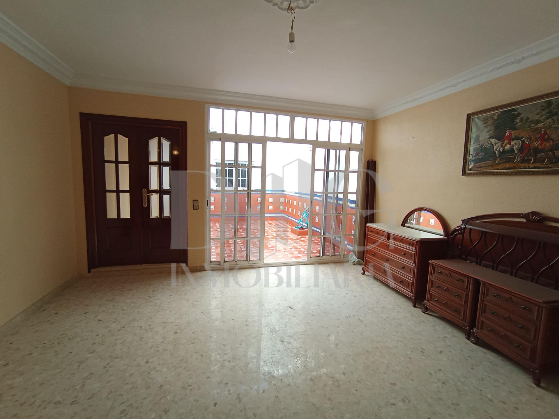 casa en el centro Dos Hermanas con cochera 3 habitaciones 3w - foto 3