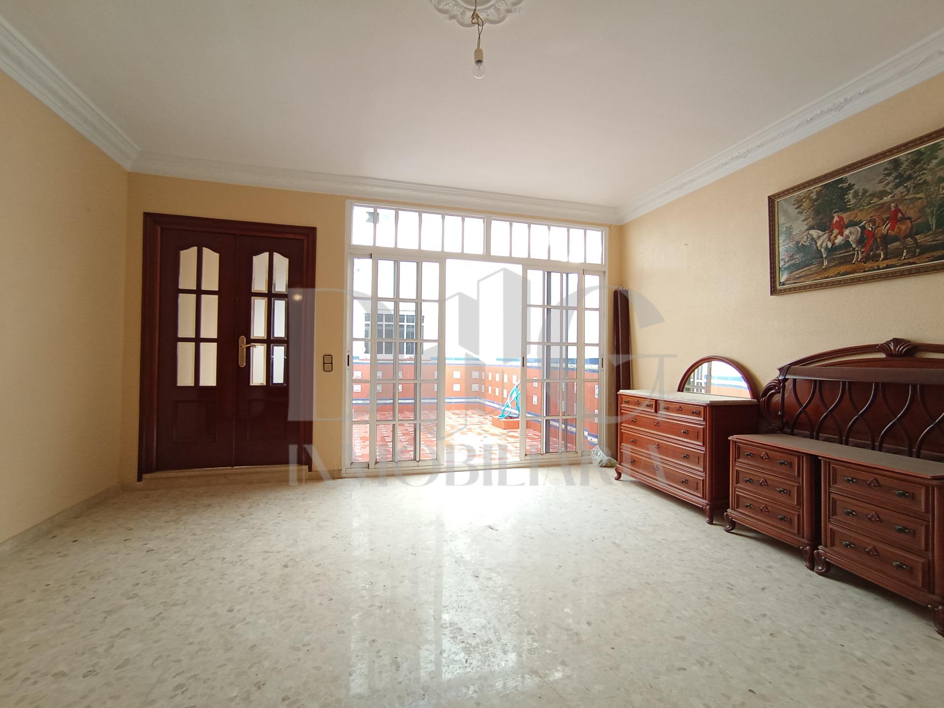 casa en el centro Dos Hermanas con cochera 3 habitaciones 3w - foto 4