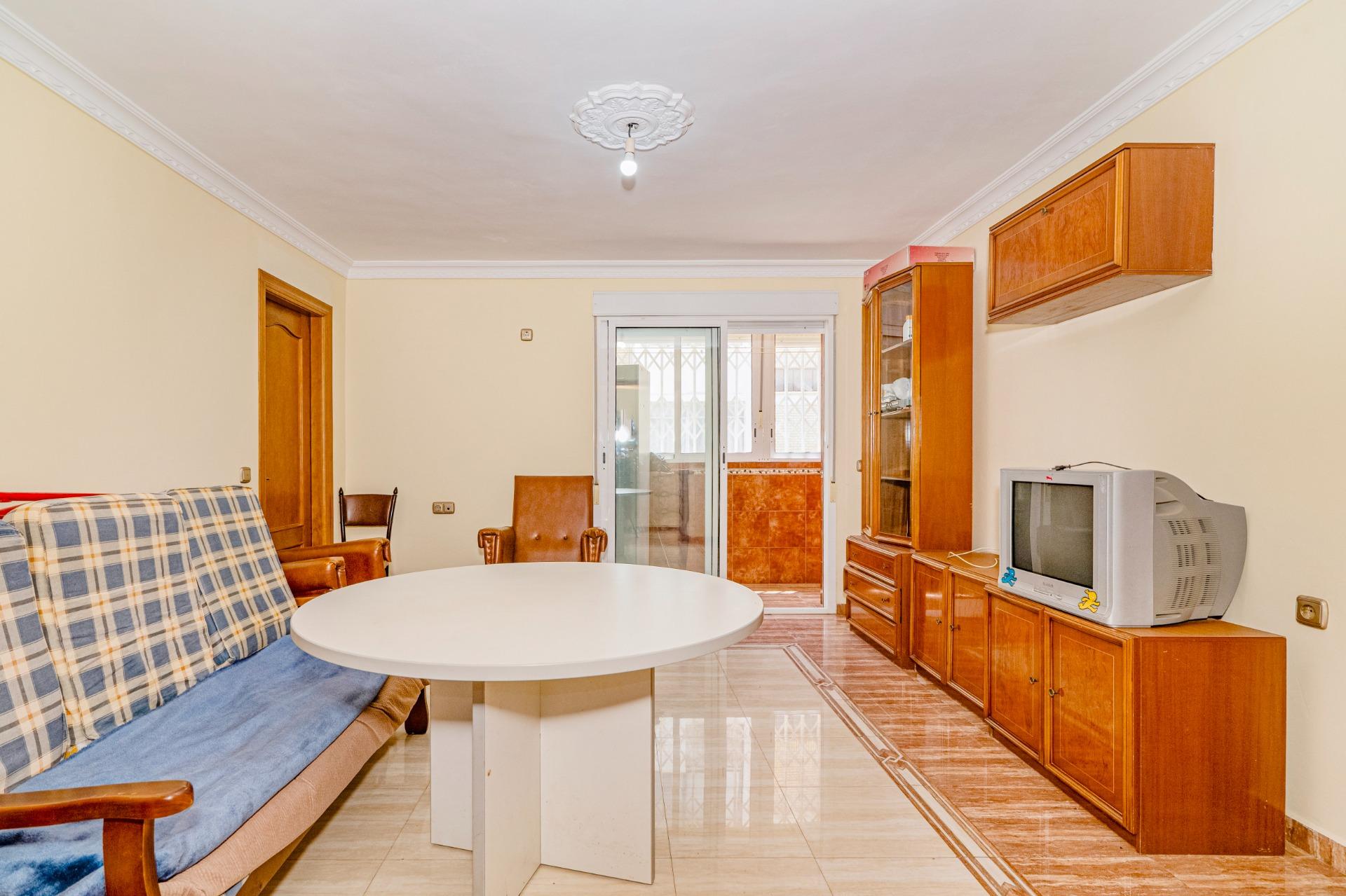 OPORTUNIDAD EN VENTA DE PISO DE TRES DORMITORIOS EN ANTEQUER - foto 2