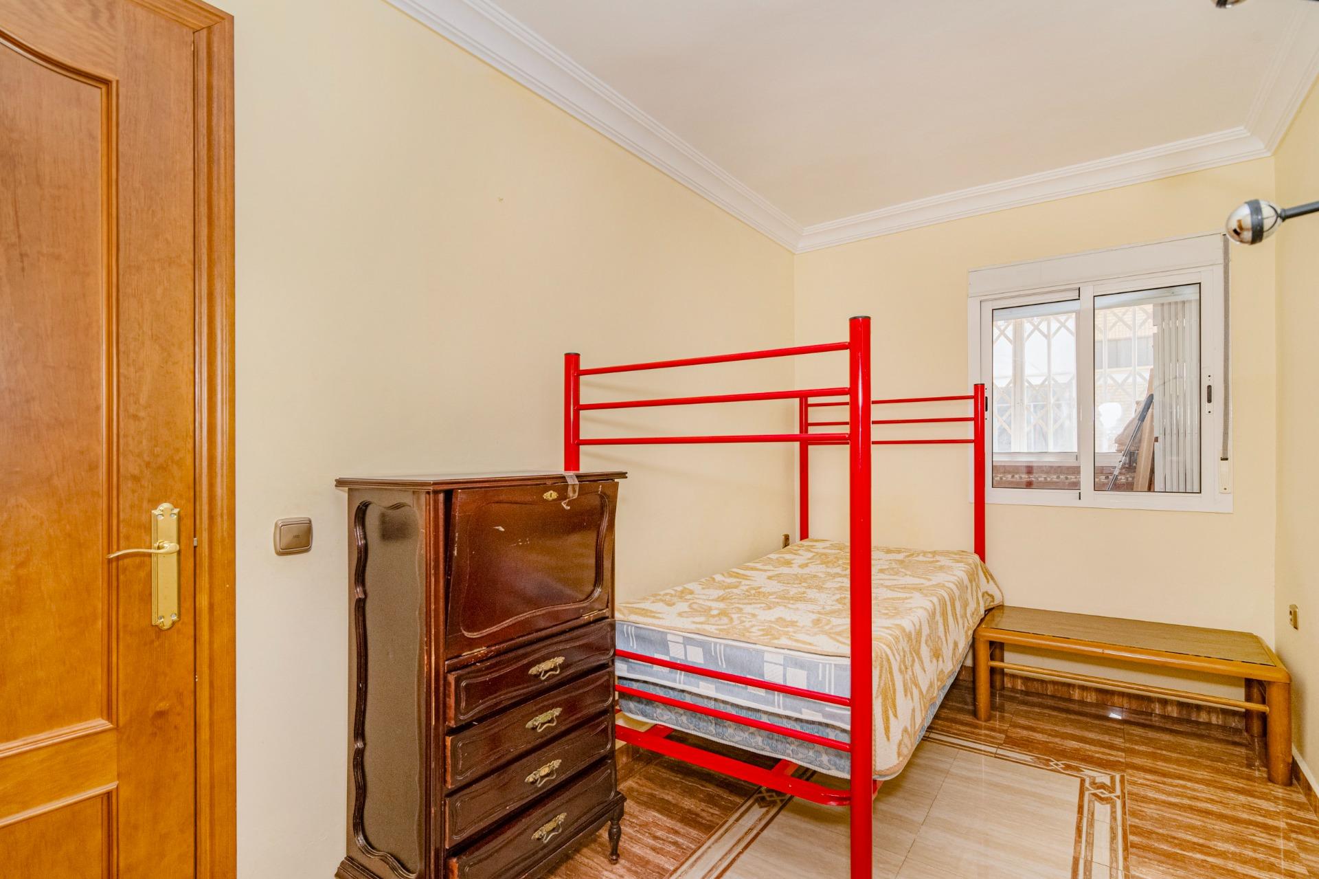 OPORTUNIDAD EN VENTA DE PISO DE TRES DORMITORIOS EN ANTEQUER - foto 11