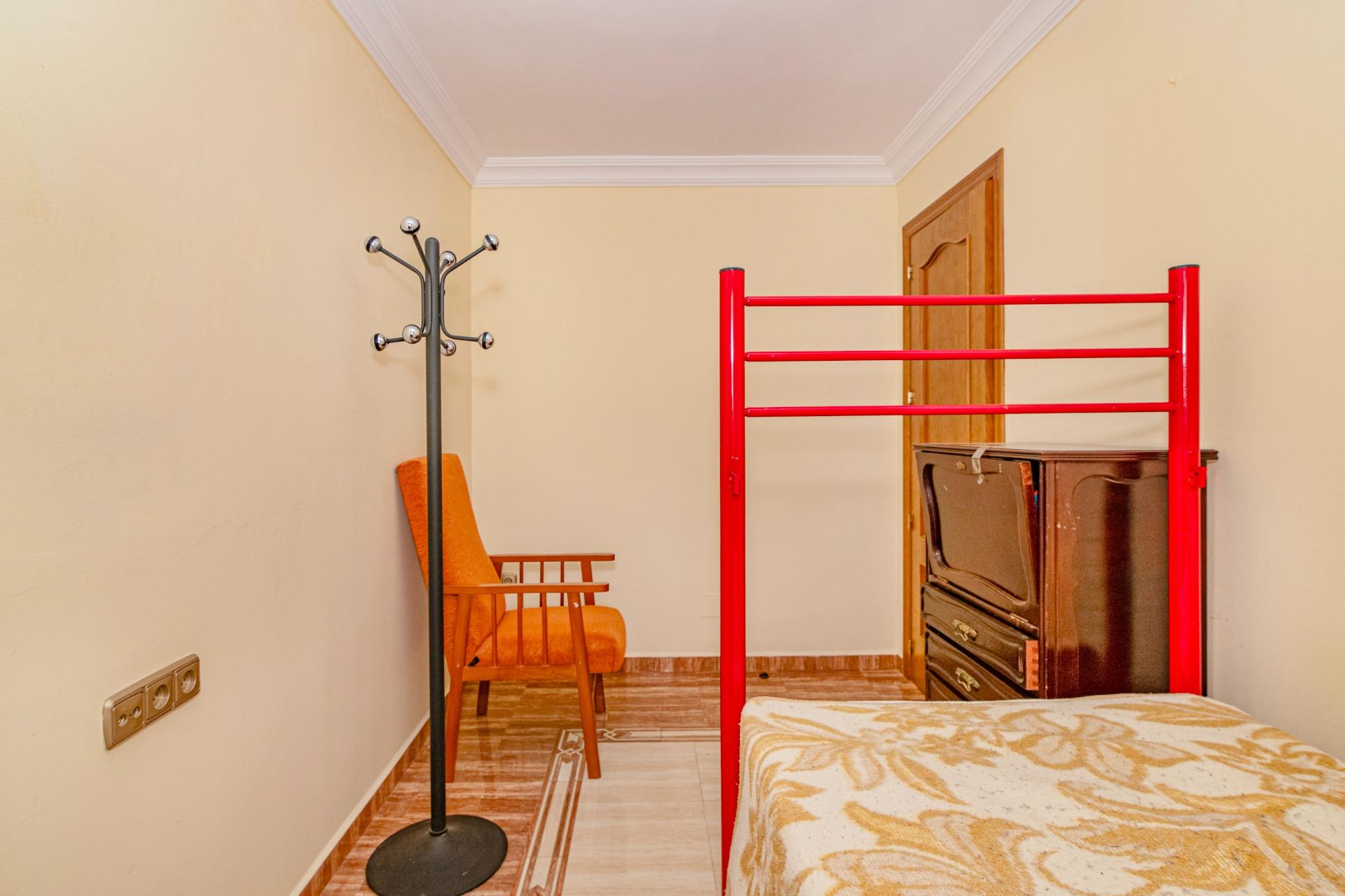 OPORTUNIDAD EN VENTA DE PISO DE TRES DORMITORIOS EN ANTEQUER - foto 12