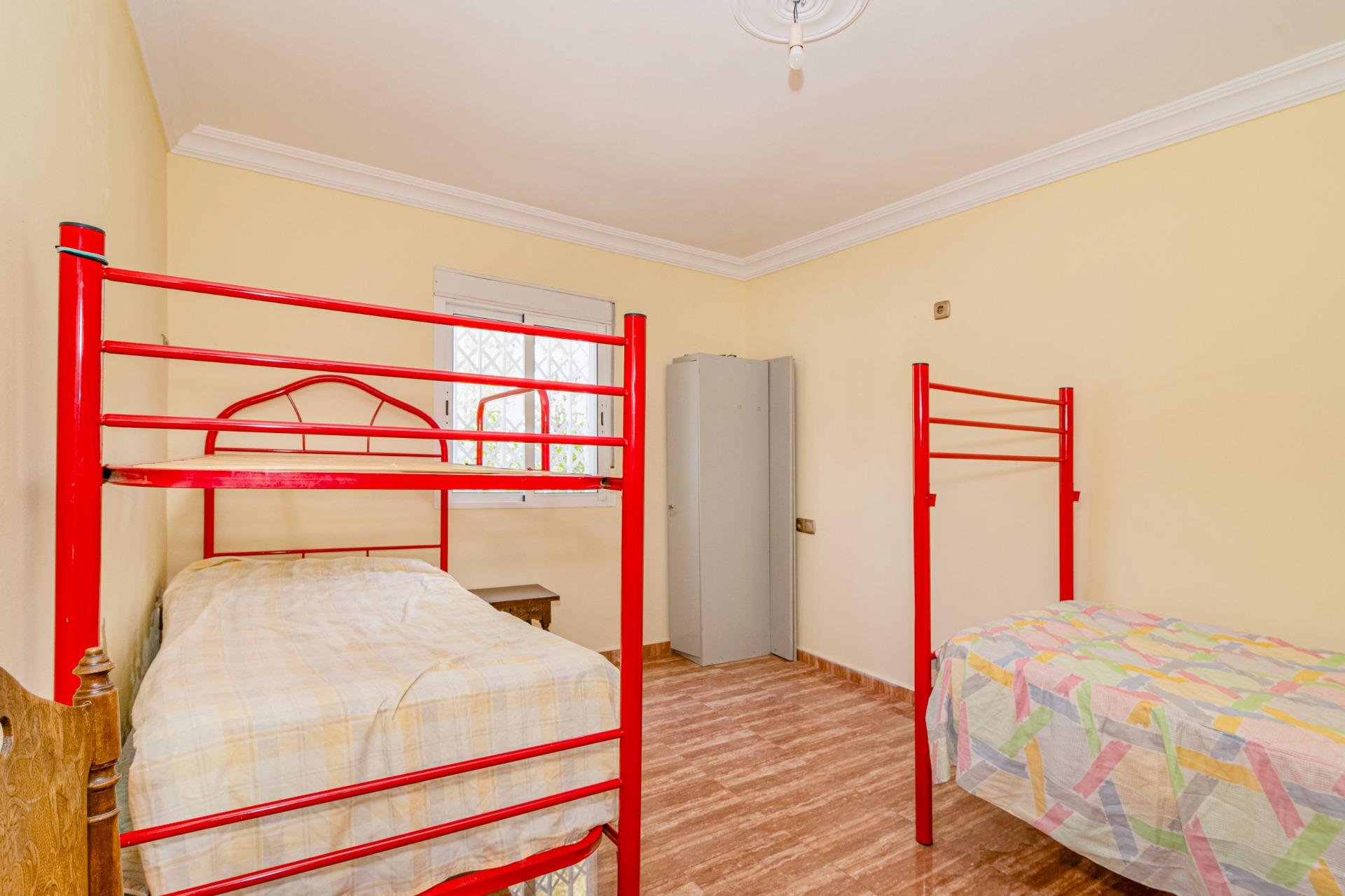OPORTUNIDAD EN VENTA DE PISO DE TRES DORMITORIOS EN ANTEQUER - foto 13