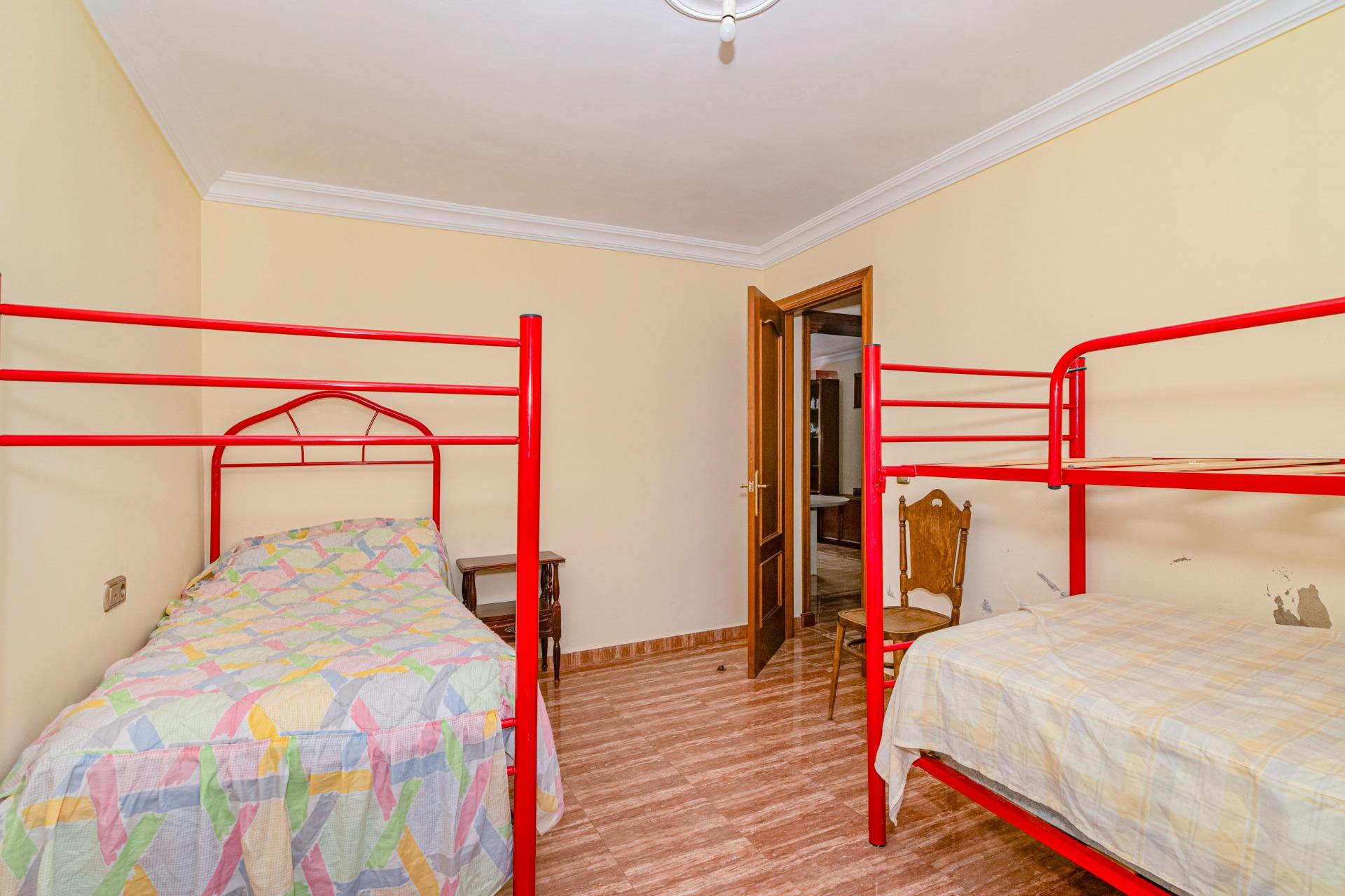 OPORTUNIDAD EN VENTA DE PISO DE TRES DORMITORIOS EN ANTEQUER - foto 15