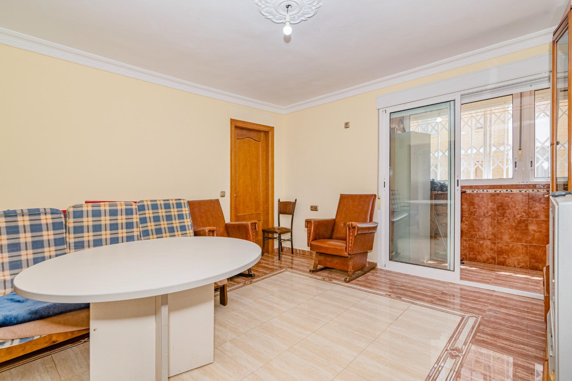 OPORTUNIDAD EN VENTA DE PISO DE TRES DORMITORIOS EN ANTEQUER - foto 3
