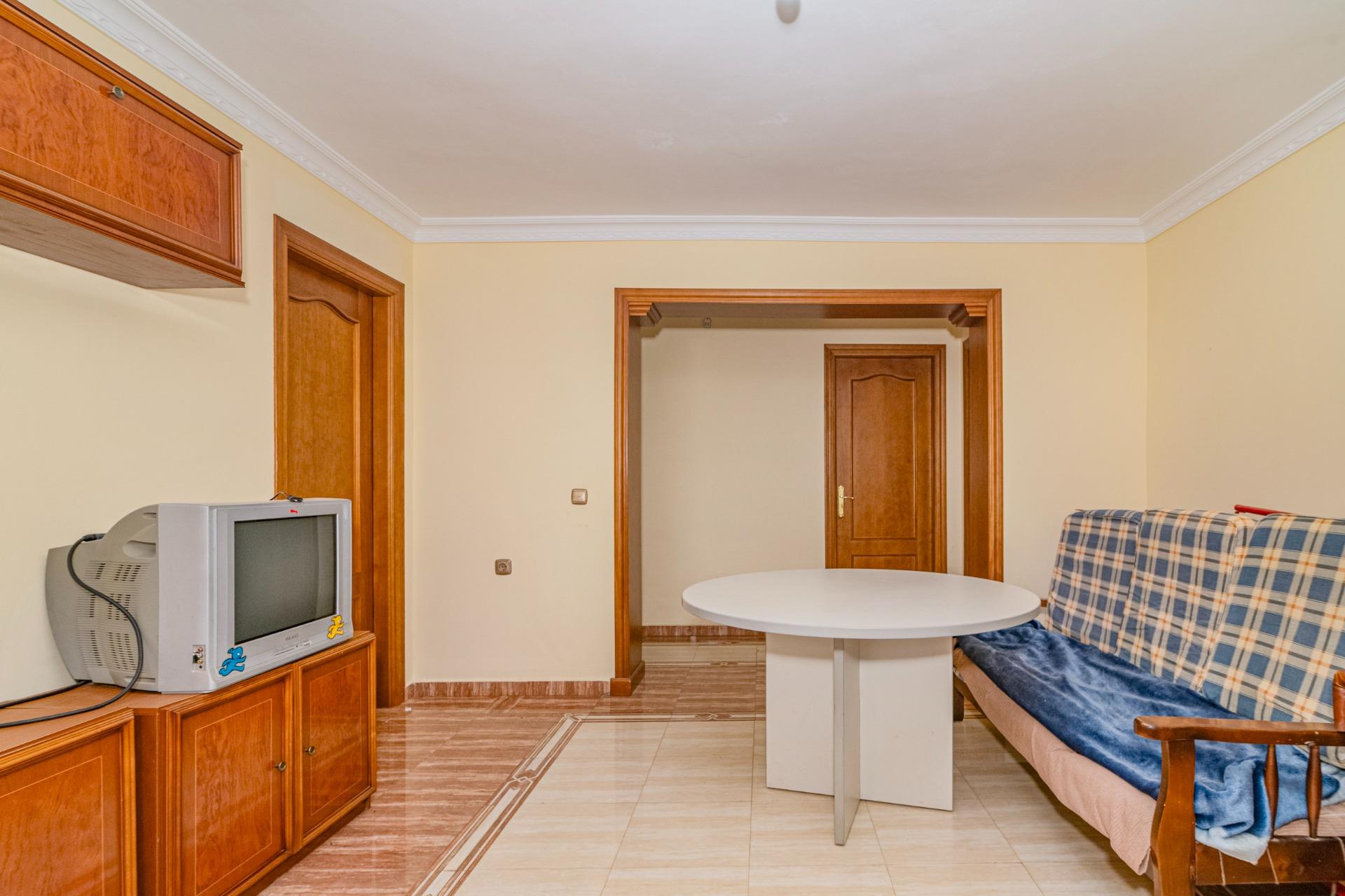 OPORTUNIDAD EN VENTA DE PISO DE TRES DORMITORIOS EN ANTEQUER - foto 4