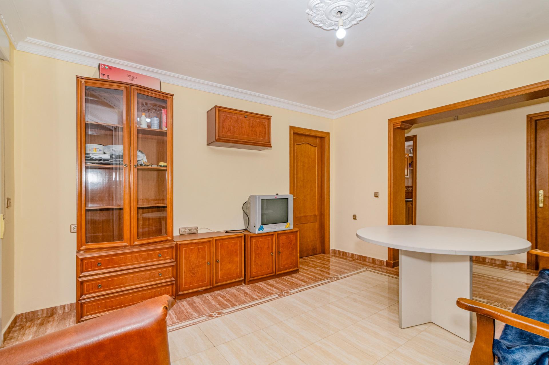 OPORTUNIDAD EN VENTA DE PISO DE TRES DORMITORIOS EN ANTEQUER - foto 5