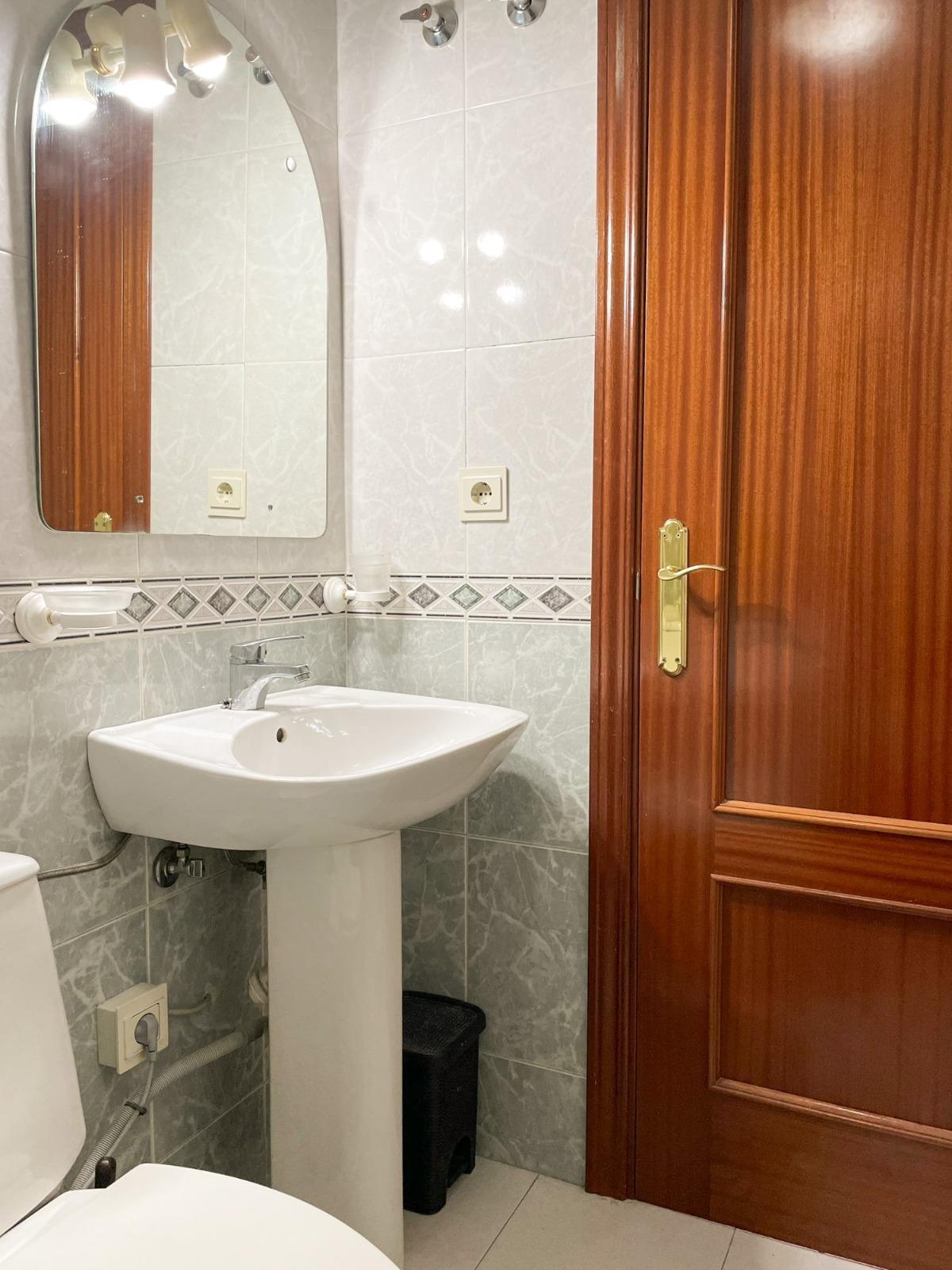 Alquiler piso 1 dormitorio amueblado · Garaje y comunidad in - foto 7