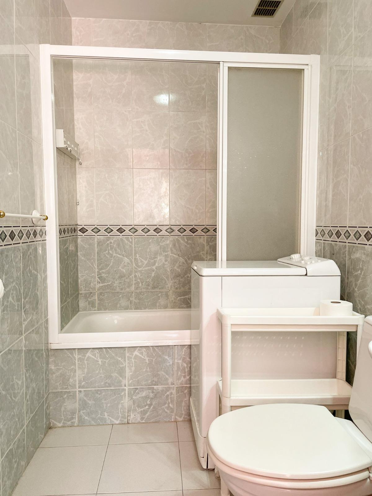 Alquiler piso 1 dormitorio amueblado · Garaje y comunidad in - foto 8