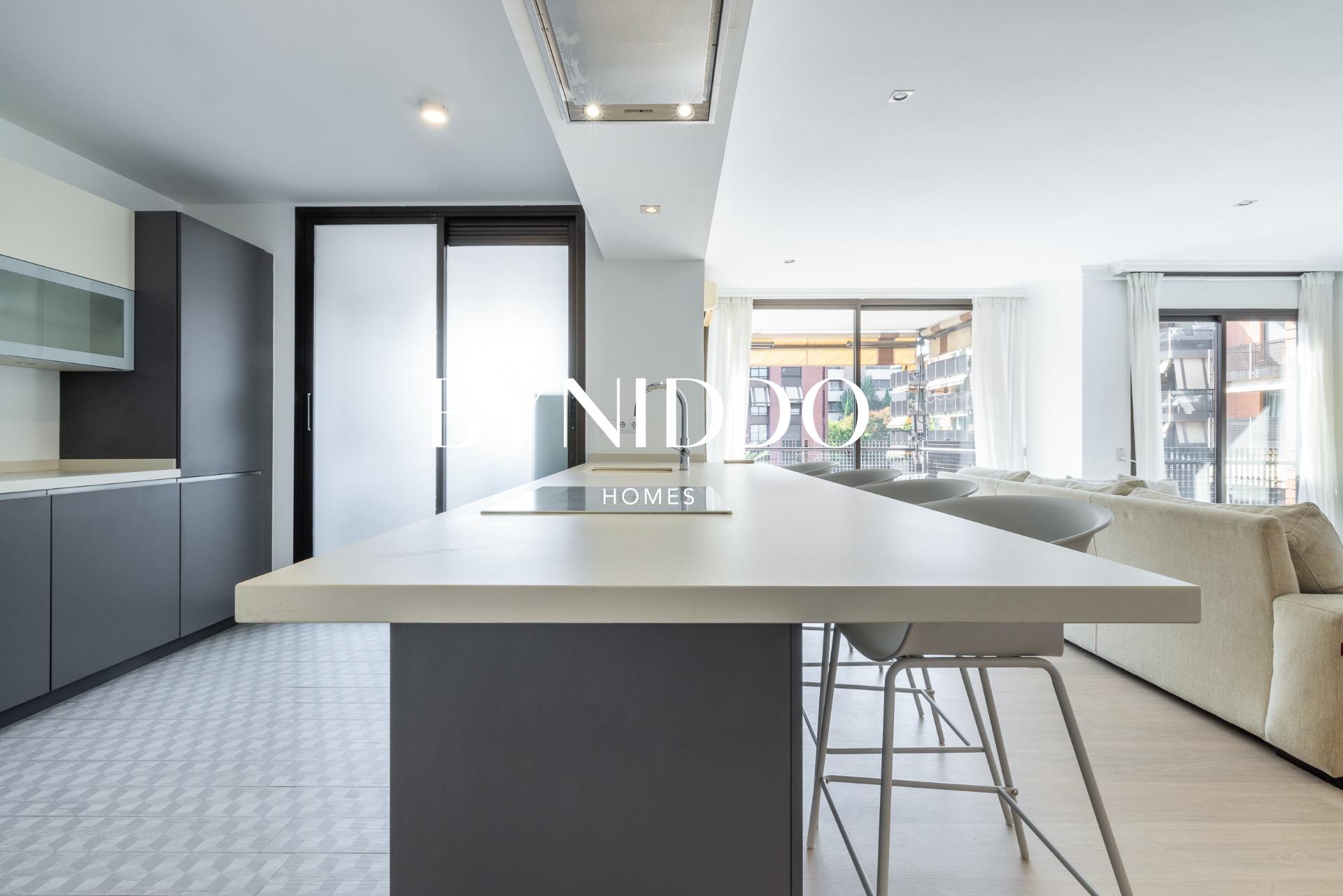 Exclusivo ático reformado con terraza en Parc Central - foto 11