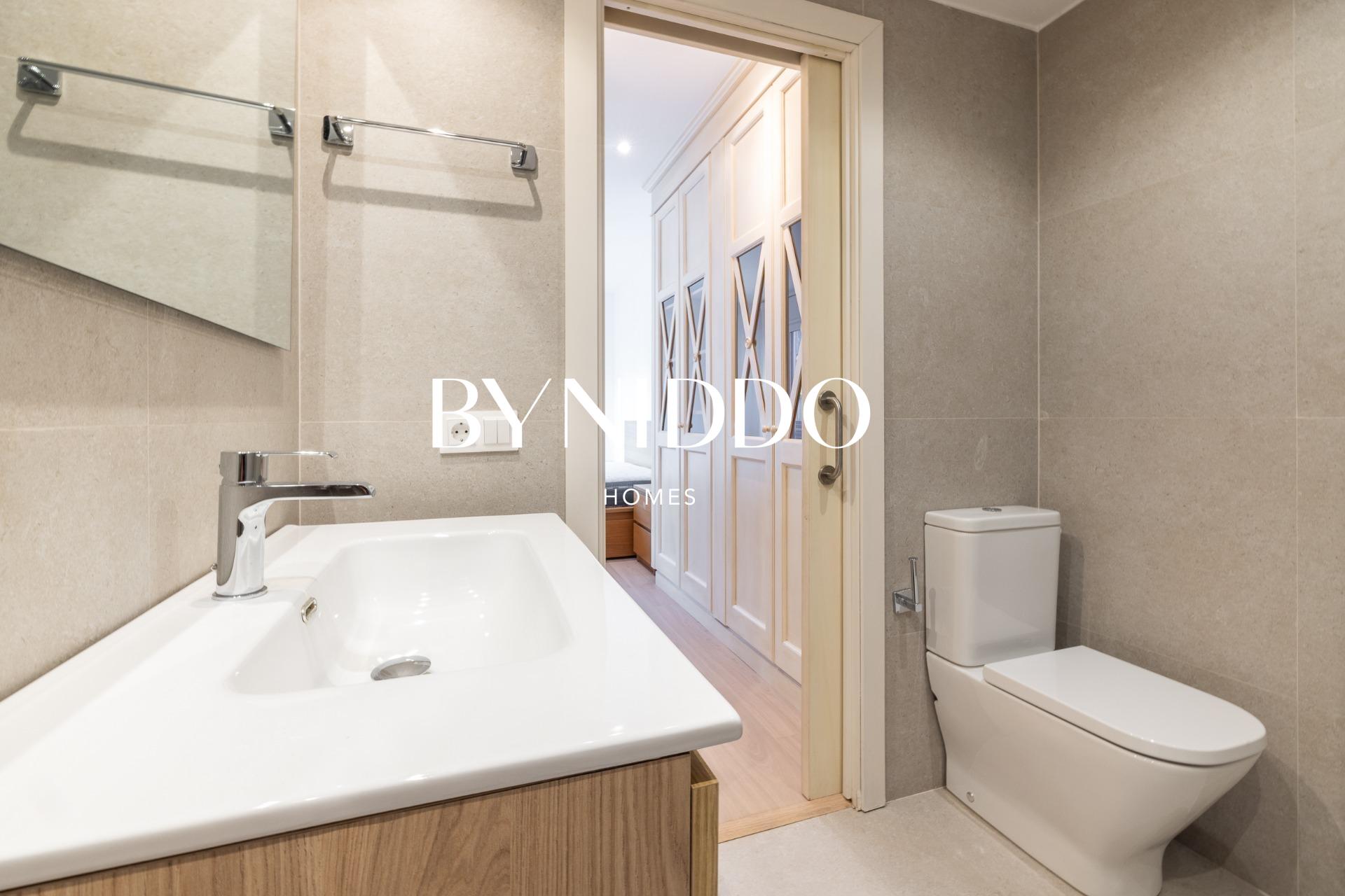 Exclusivo ático reformado con terraza en Parc Central - foto 34