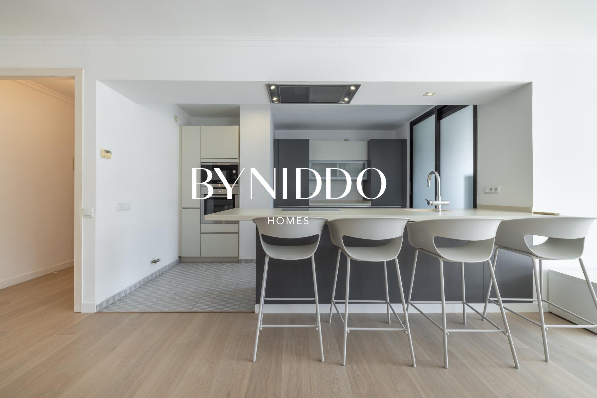 Exclusivo ático reformado con terraza en Parc Central - foto 10