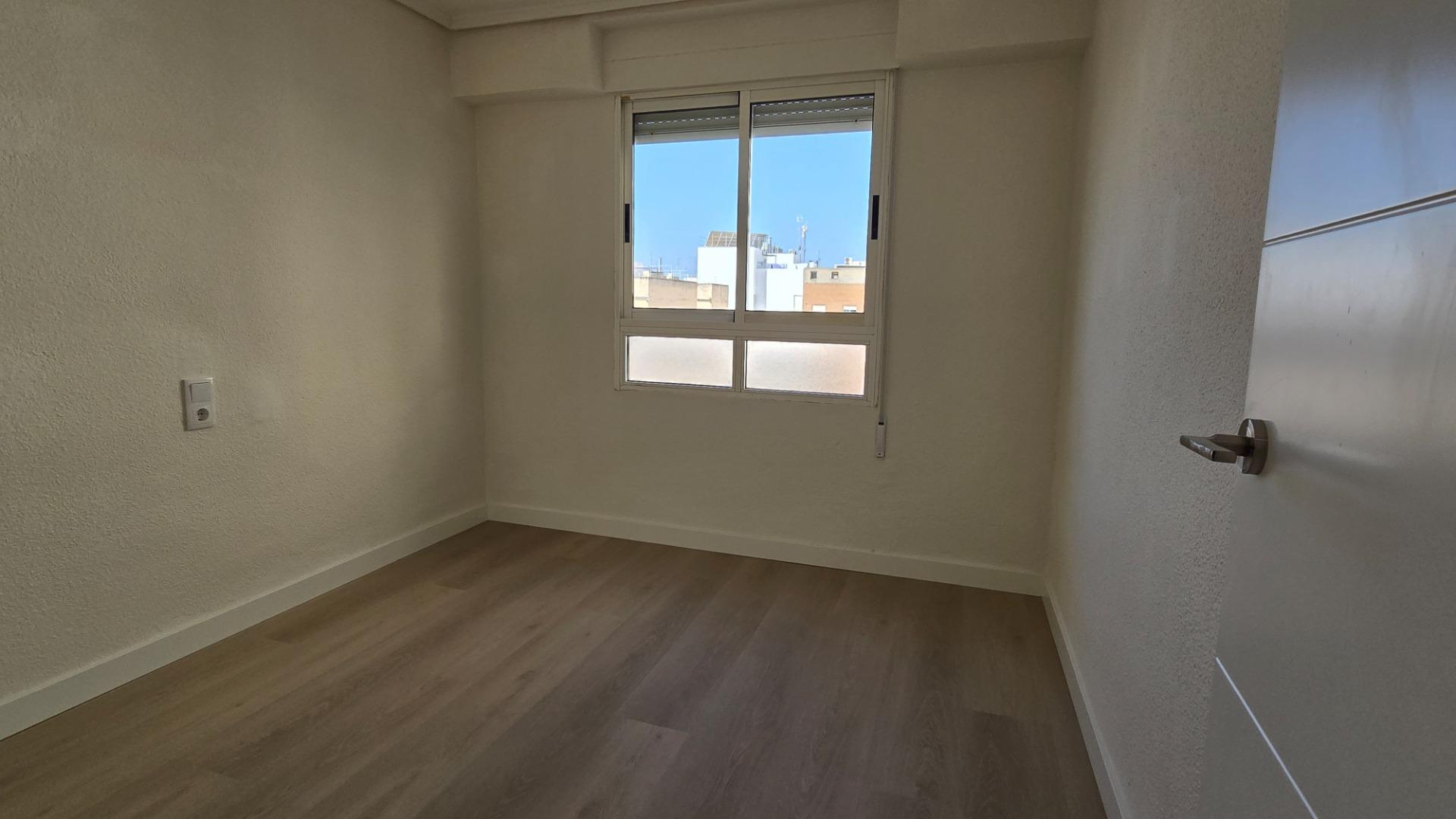 ¡Tu hogar ideal en Elche! Luminoso y acogedor piso en Toscar - foto 14