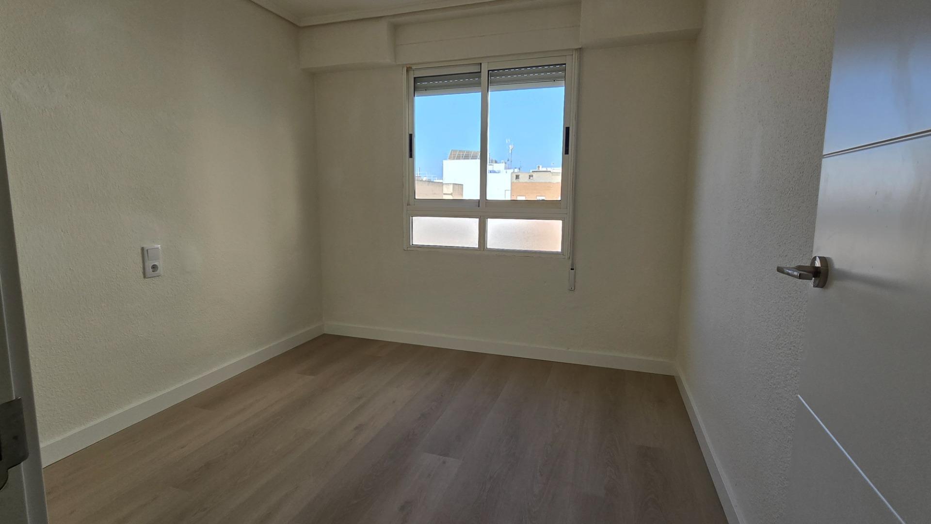 ¡Tu hogar ideal en Elche! Luminoso y acogedor piso en Toscar - foto 28