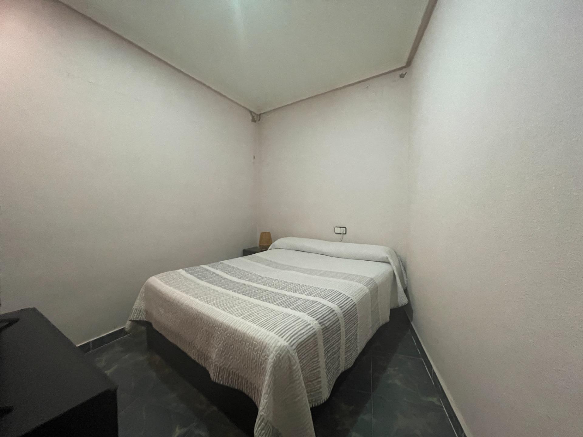 Casa baja con garaje, solárium y patio interior en una zona  - foto 19