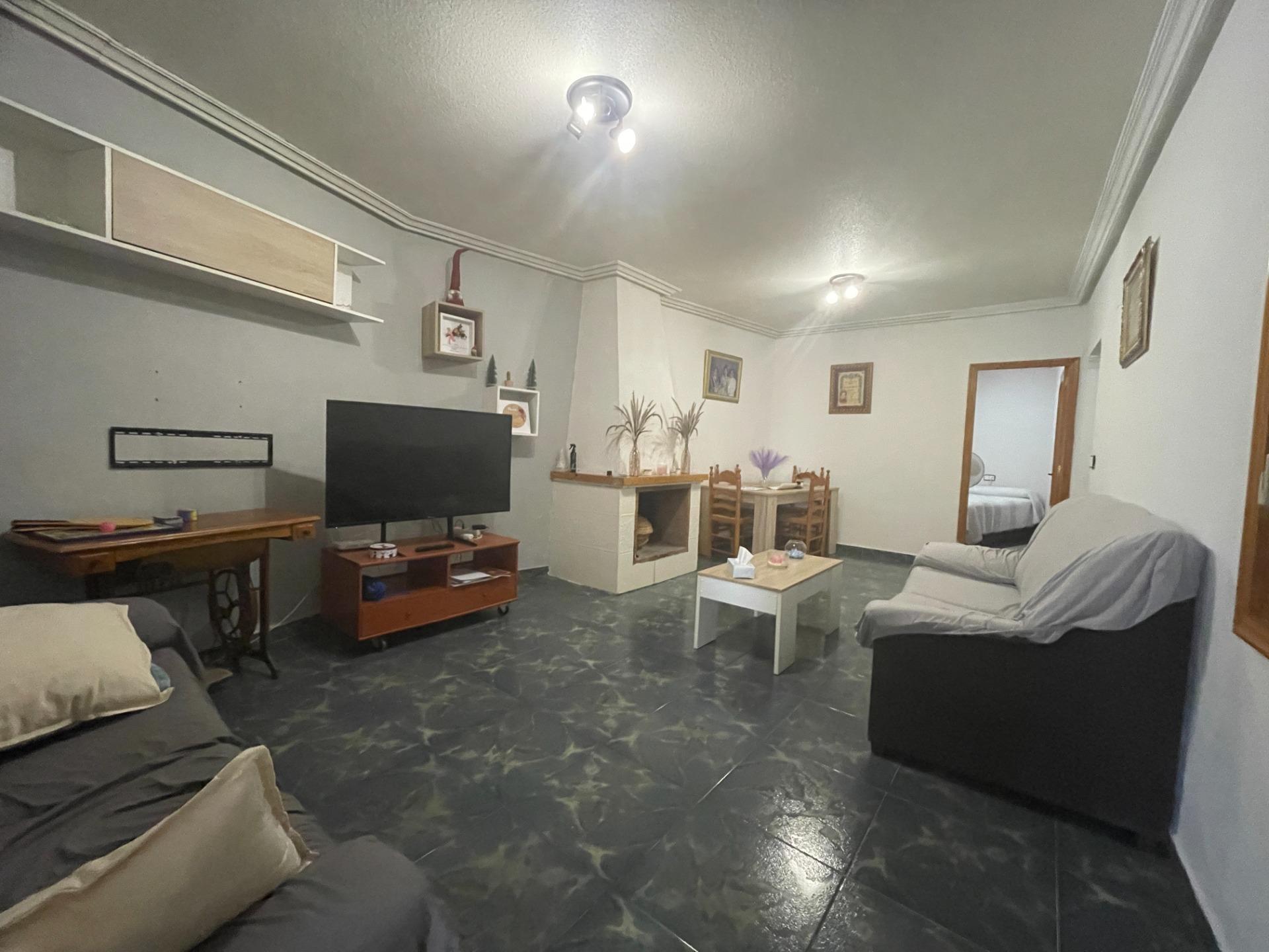 Casa baja con garaje, solárium y patio interior en una zona  - foto 3