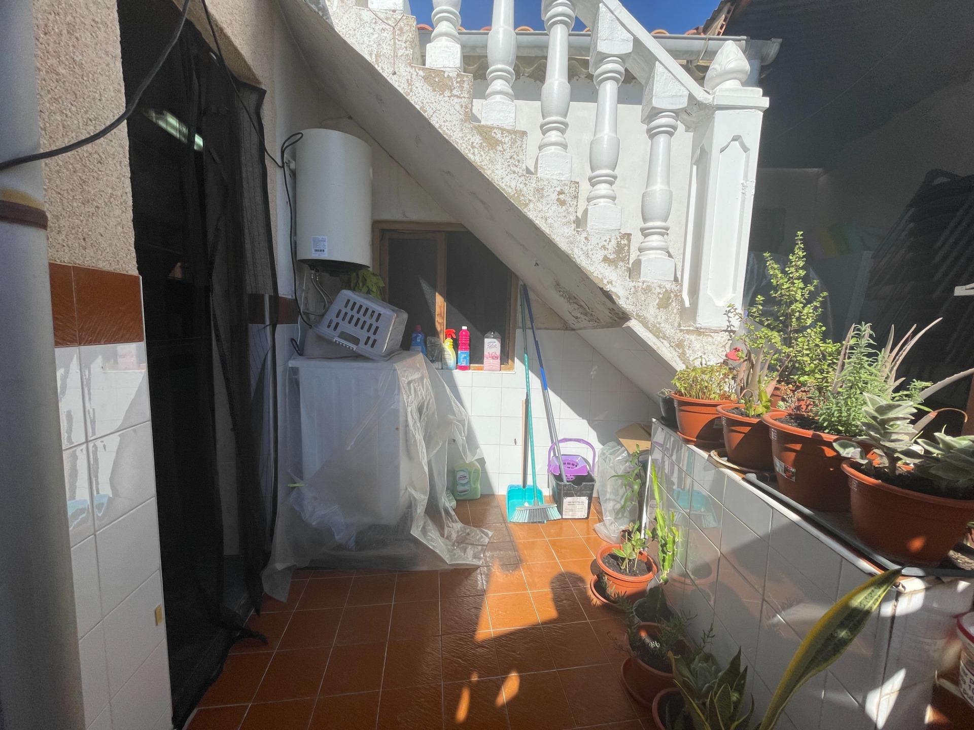 Casa baja con garaje, solárium y patio interior en una zona  - foto 26
