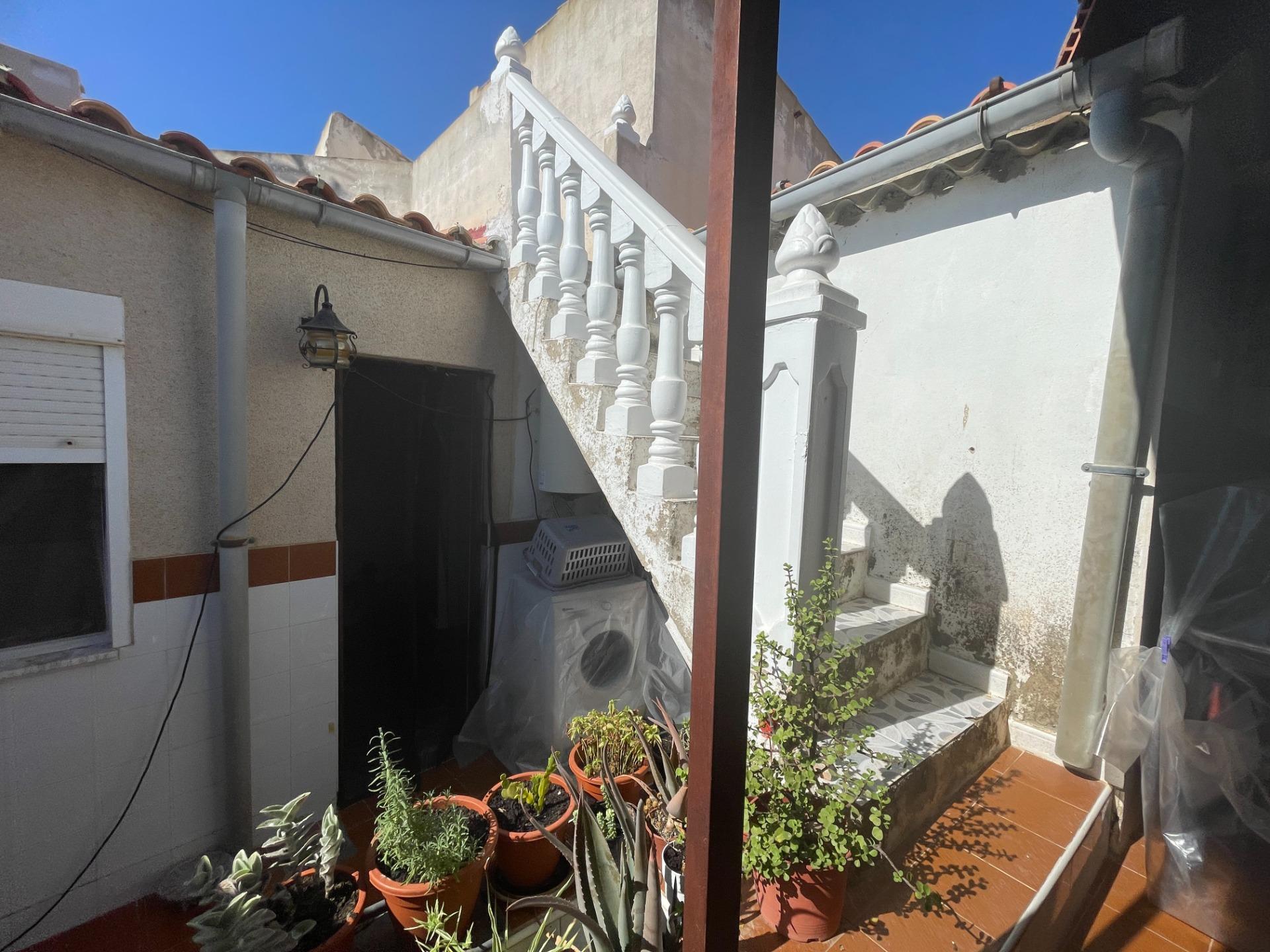 Casa baja con garaje, solárium y patio interior en una zona  - foto 28
