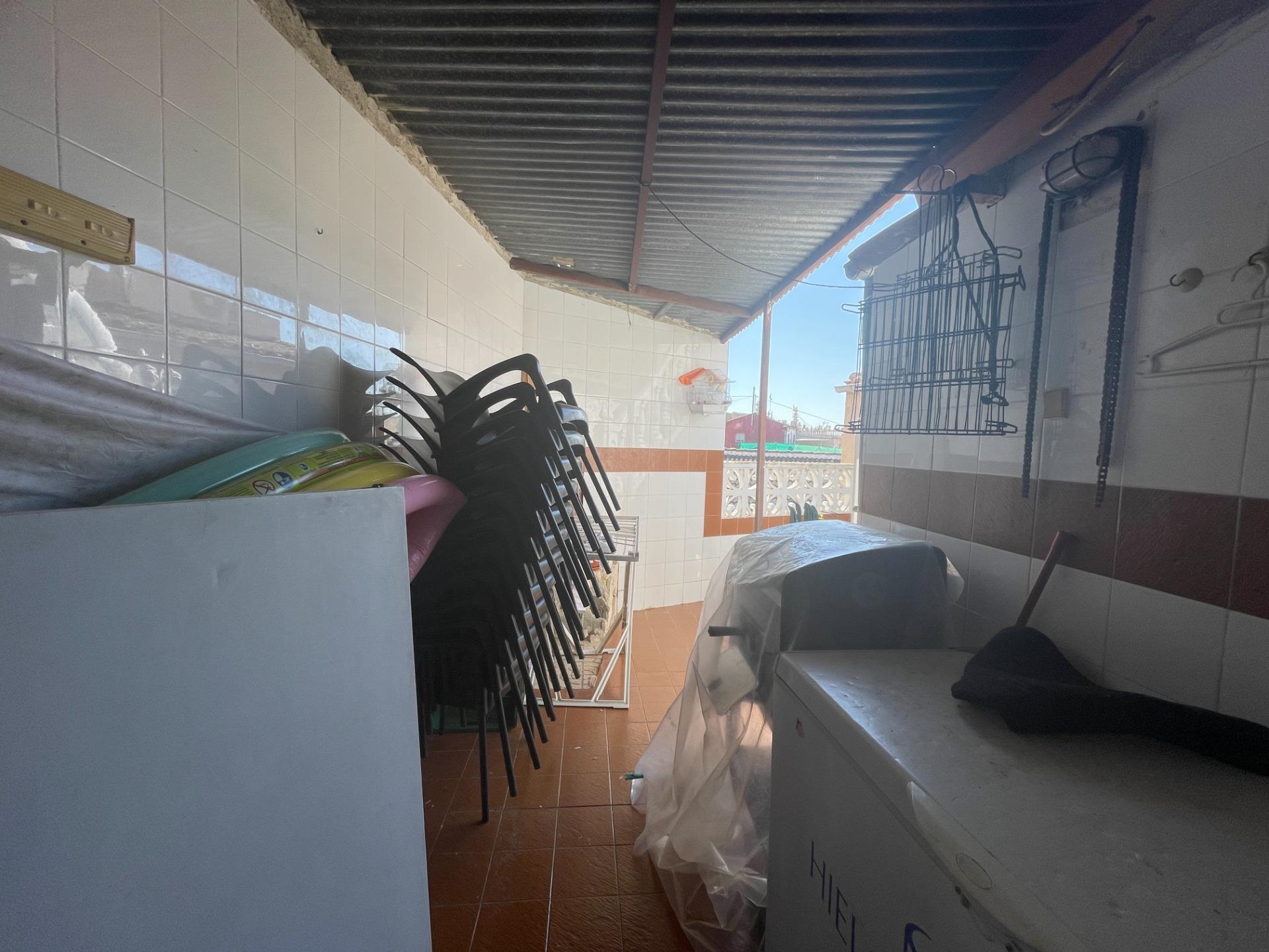 Casa baja con garaje, solárium y patio interior en una zona  - foto 30