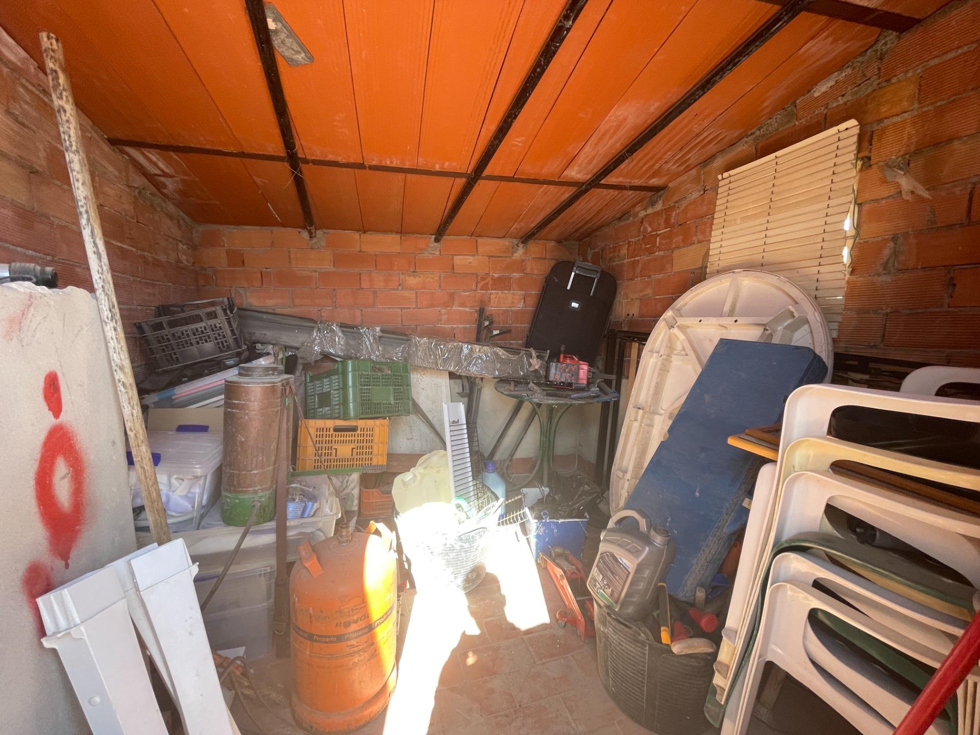 Casa baja con garaje, solárium y patio interior en una zona  - foto 34