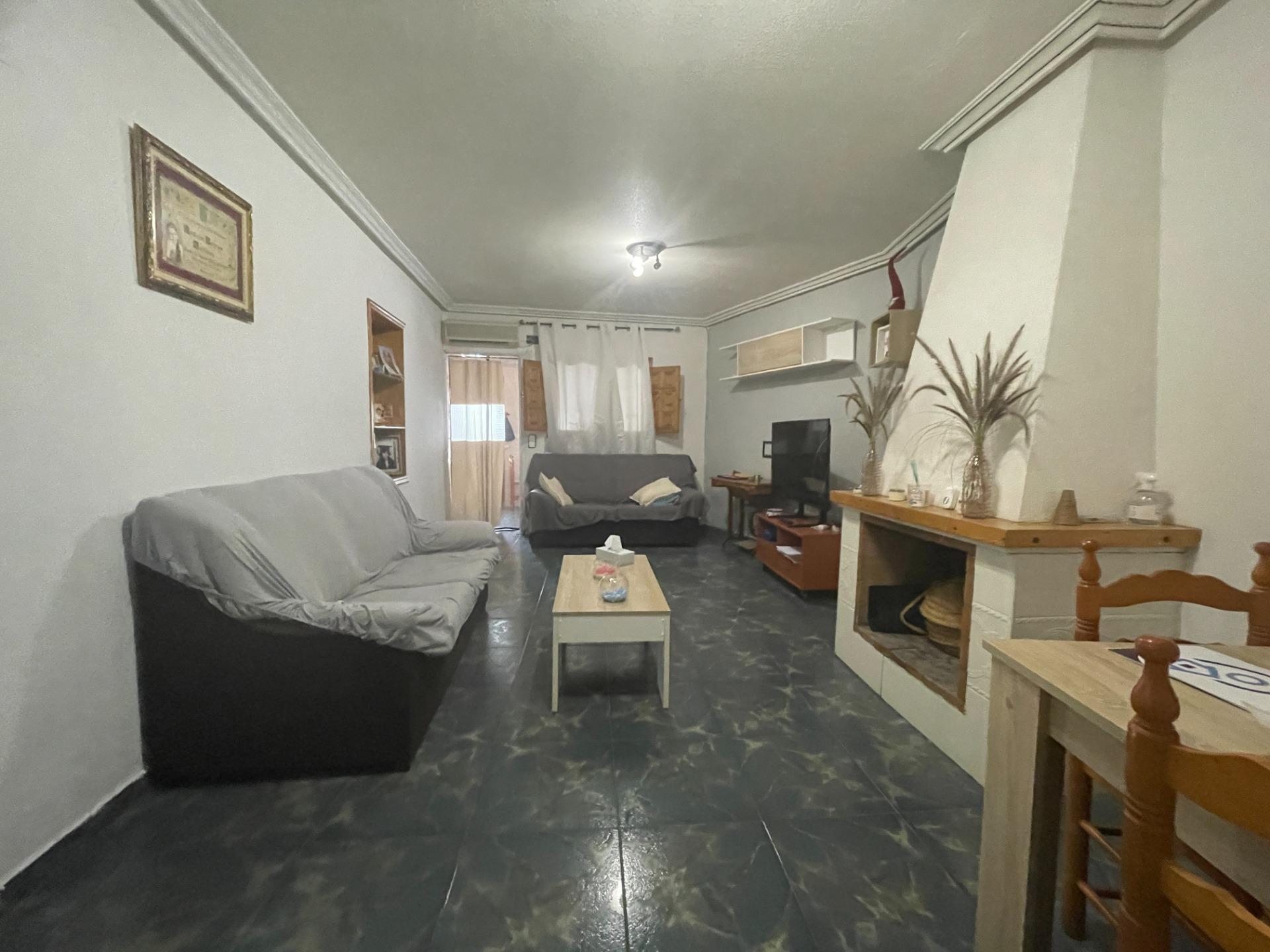 Casa baja con garaje, solárium y patio interior en una zona  - foto 7