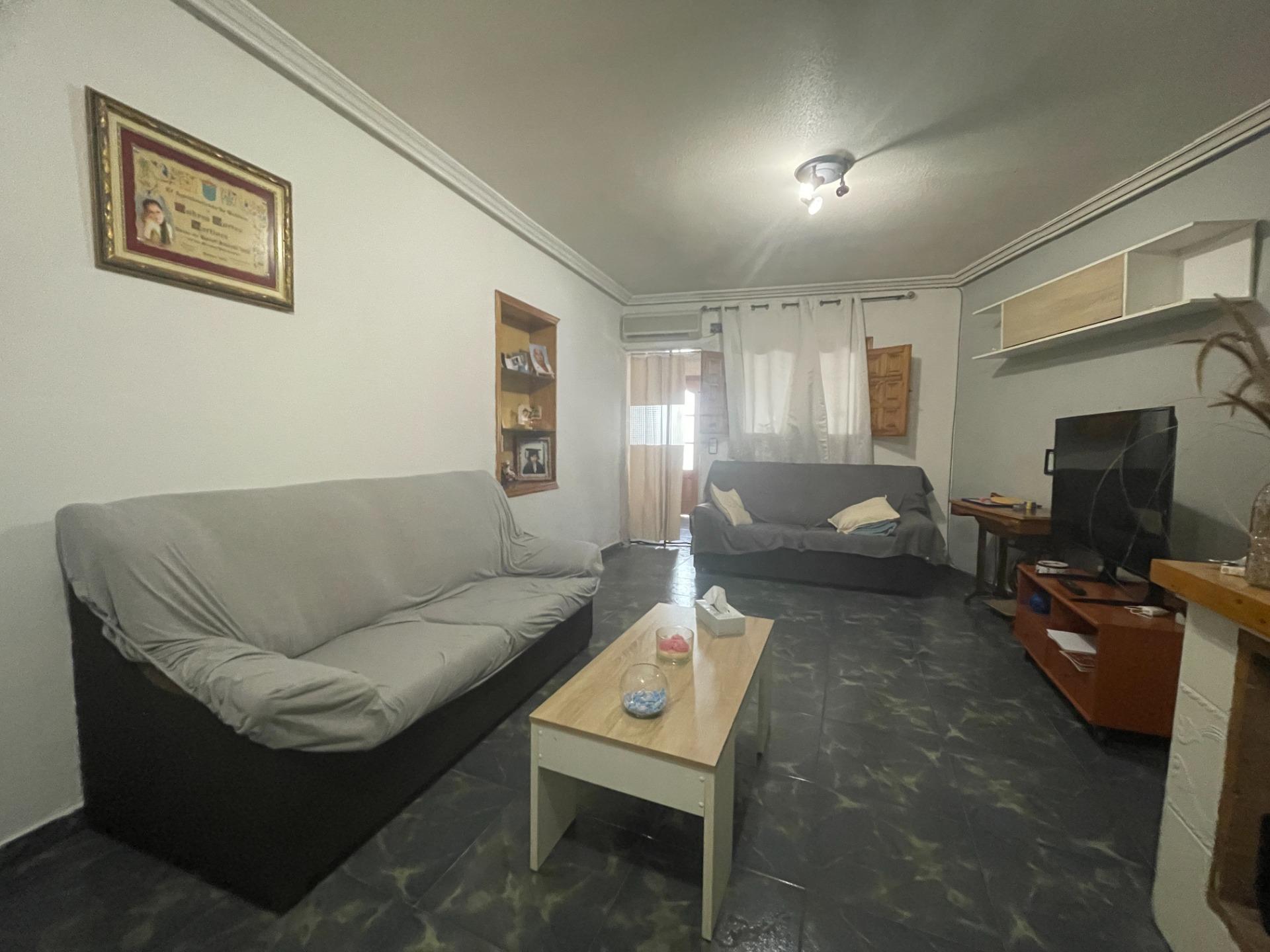 Casa baja con garaje, solárium y patio interior en una zona  - foto 8