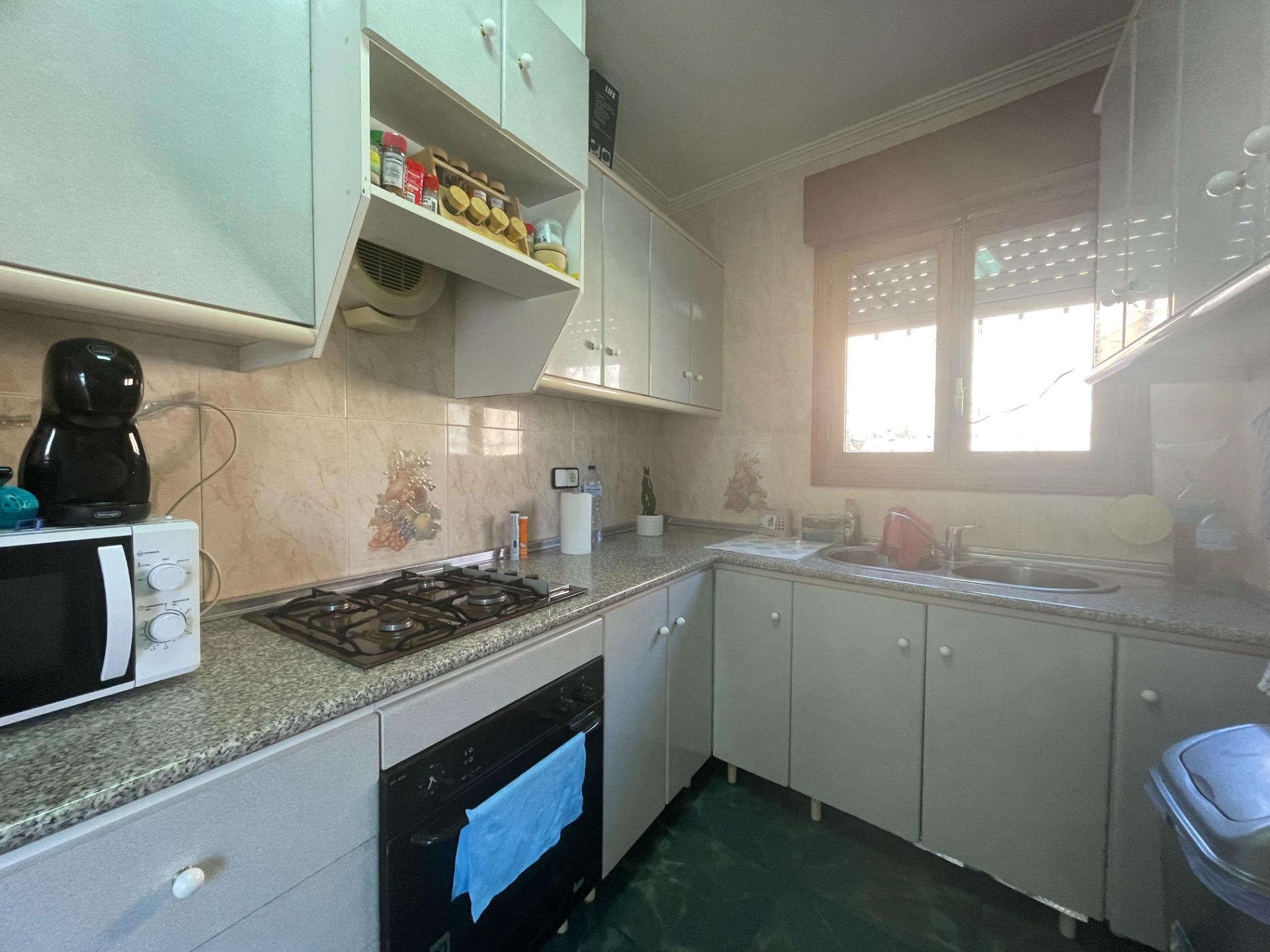 Casa baja con garaje, solárium y patio interior en una zona  - foto 10