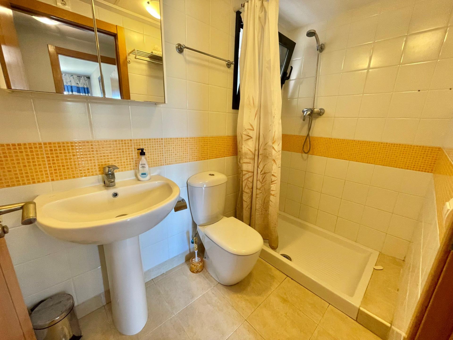 Planta baja de 2 dormitorios con amplio jardín privado, pisc - foto 14