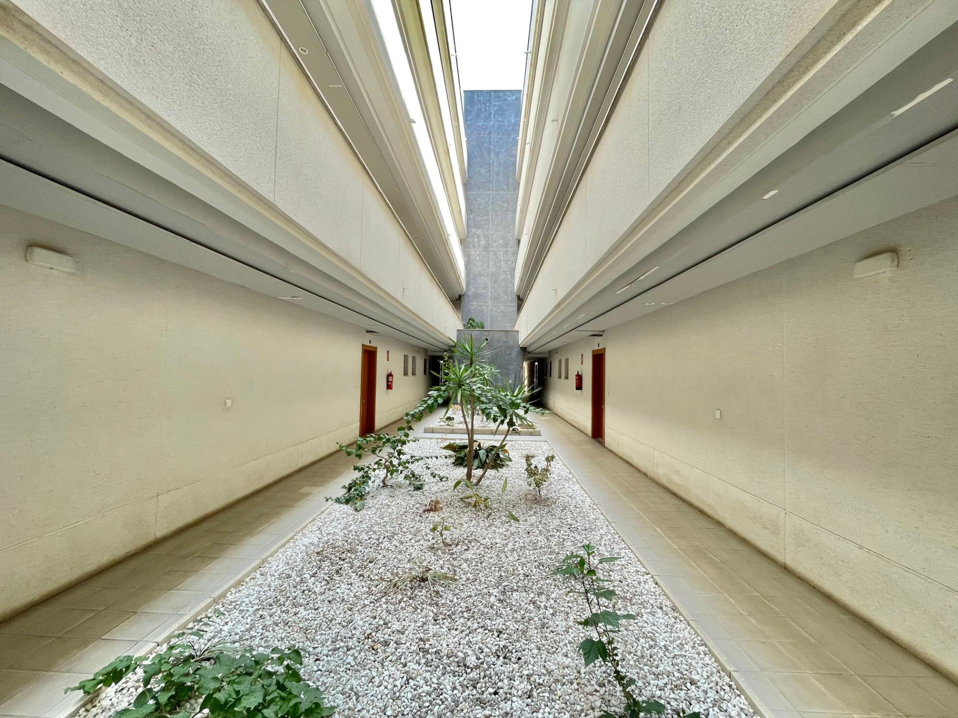 Planta baja de 2 dormitorios con amplio jardín privado, pisc - foto 18