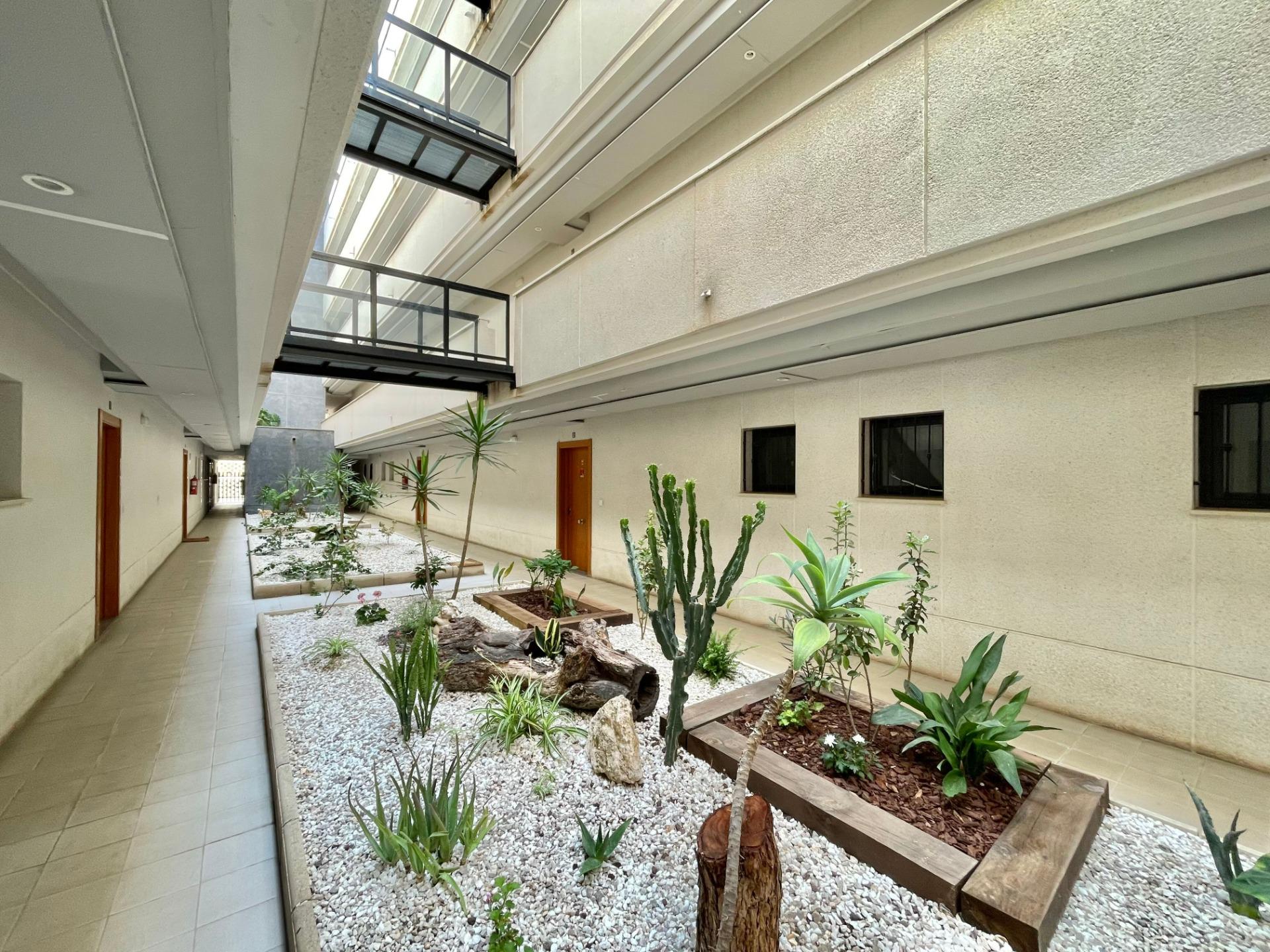Planta baja de 2 dormitorios con amplio jardín privado, pisc - foto 19