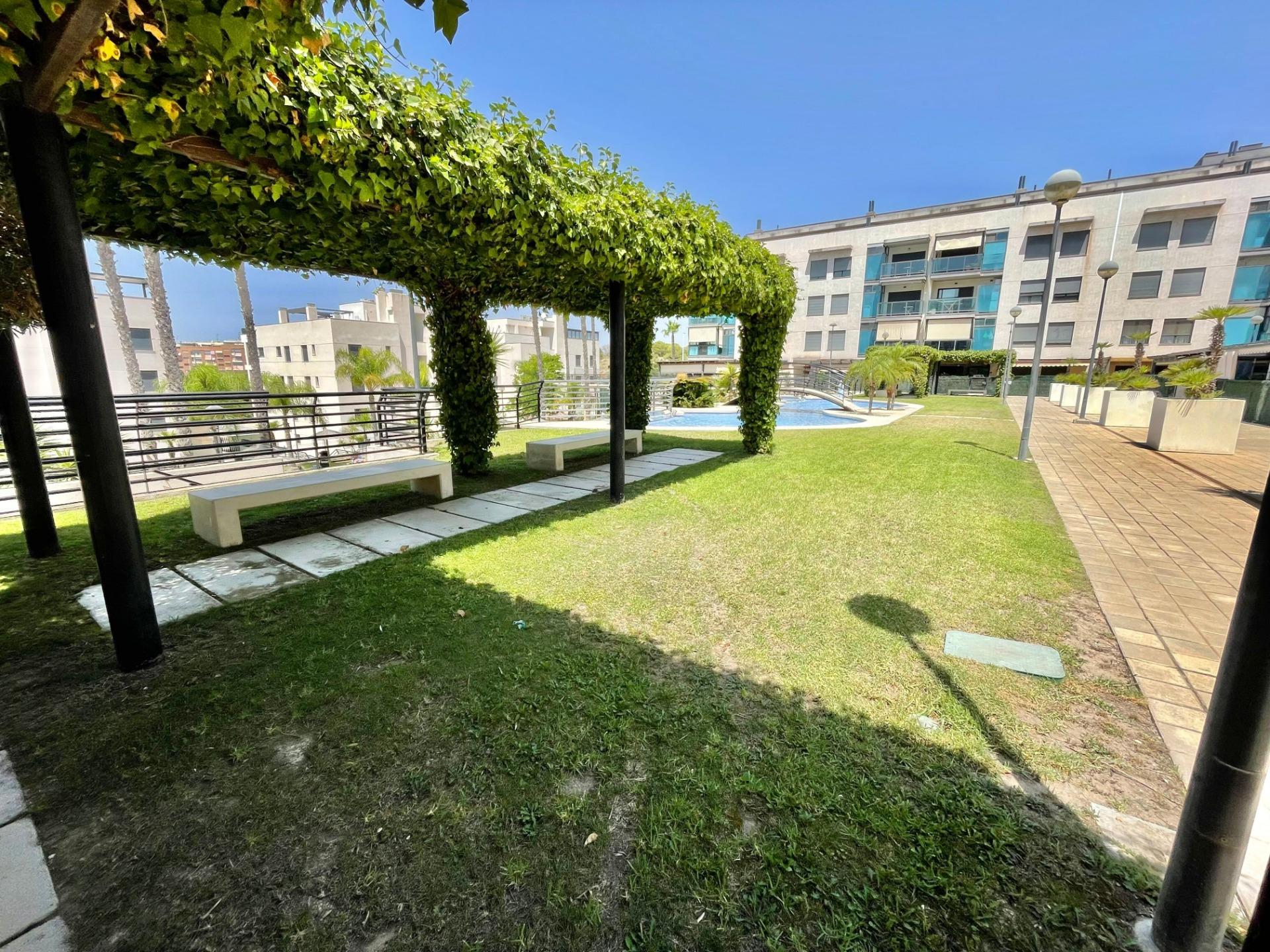 Planta baja de 2 dormitorios con amplio jardín privado, pisc - foto 20