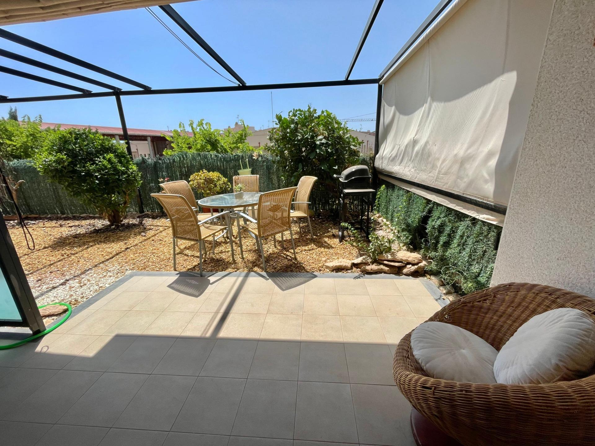 Planta baja de 2 dormitorios con amplio jardín privado, pisc - foto 5