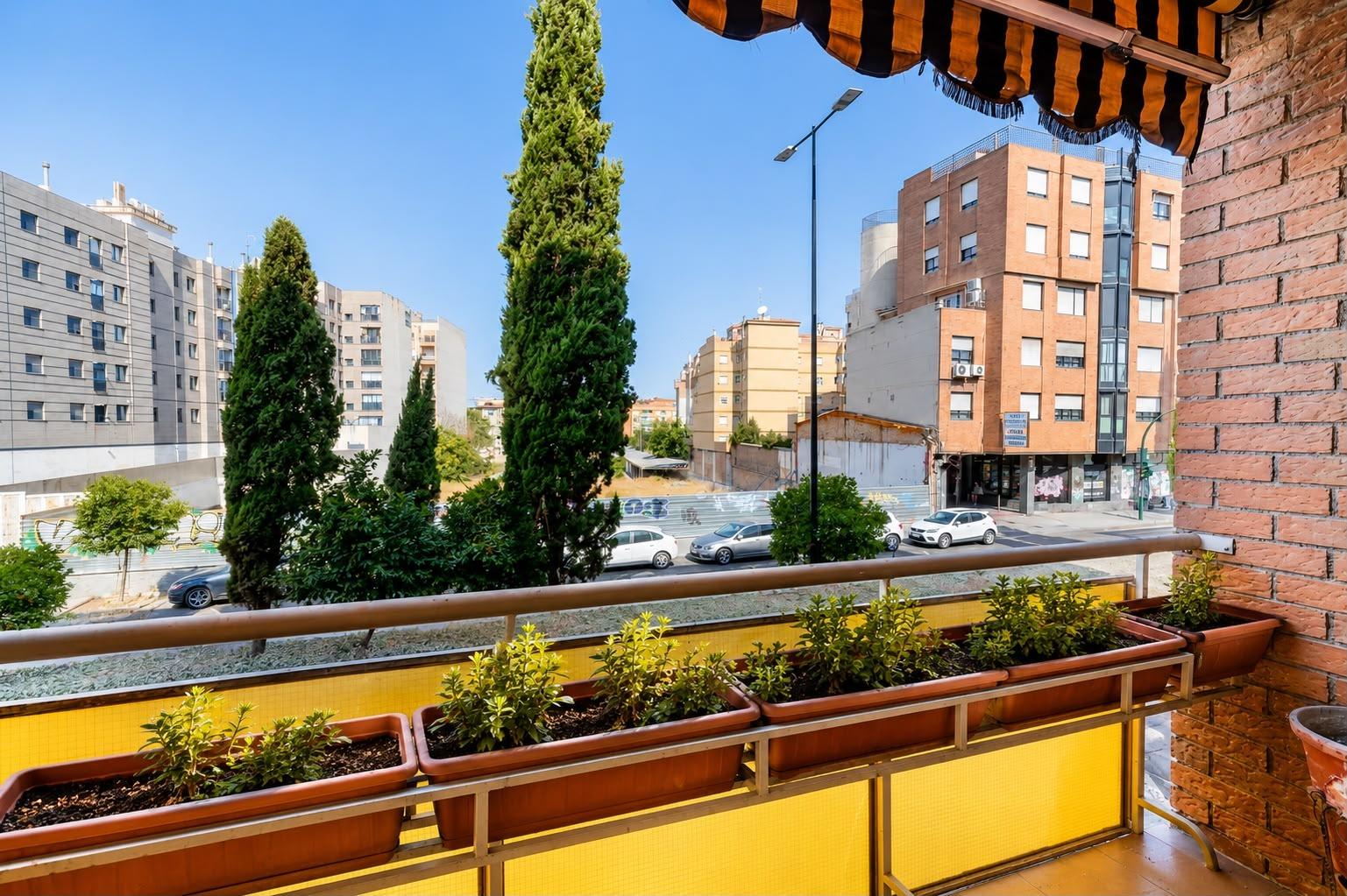 Amplia vivienda de 3 dormitorios junto al metro en la zona d