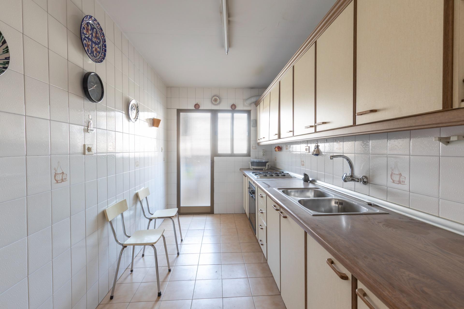 Amplia vivienda de 3 dormitorios junto al metro en la zona d - foto 12