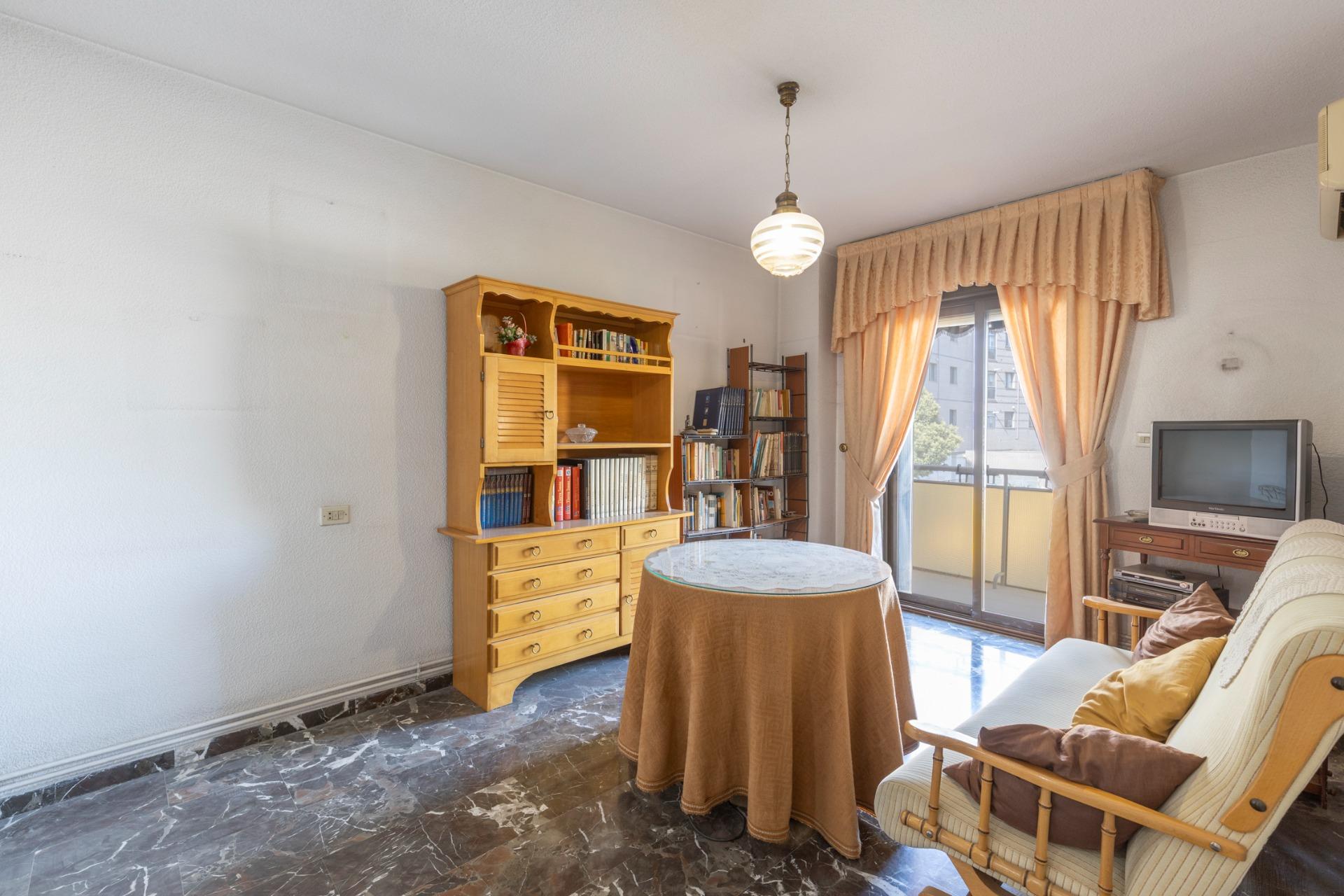 Amplia vivienda de 3 dormitorios junto al metro en la zona d - foto 18