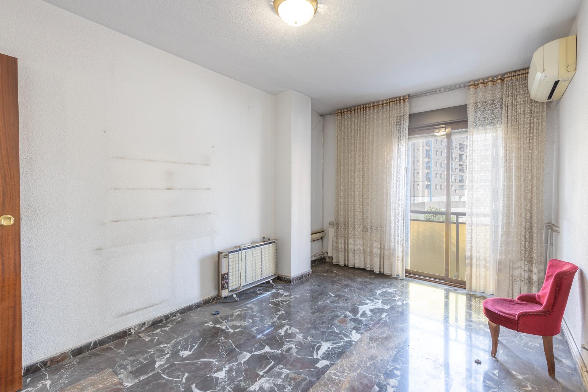 Amplia vivienda de 3 dormitorios junto al metro en la zona d - foto 28