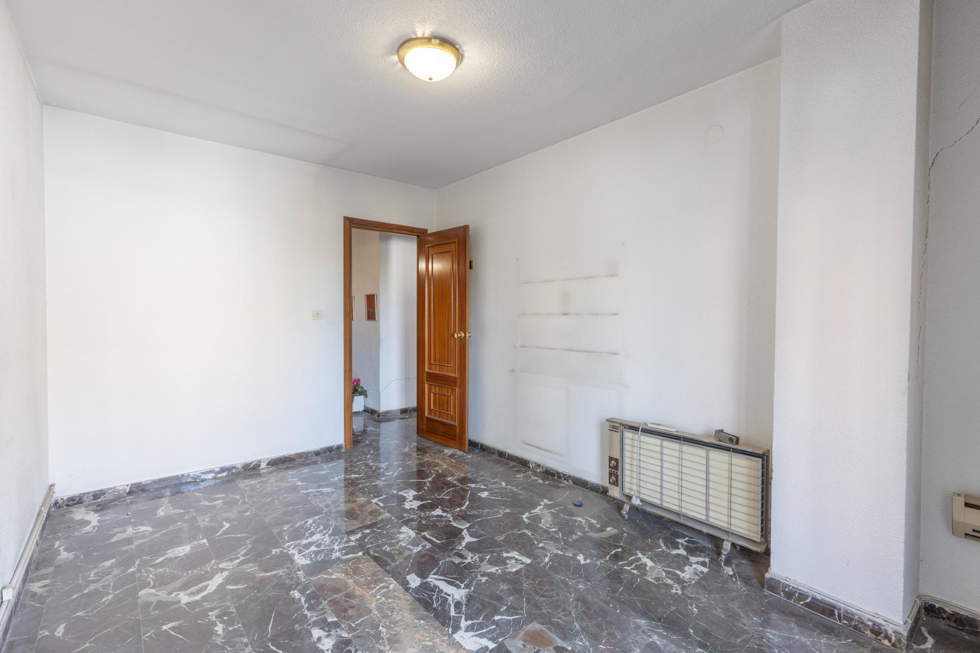 Amplia vivienda de 3 dormitorios junto al metro en la zona d - foto 30