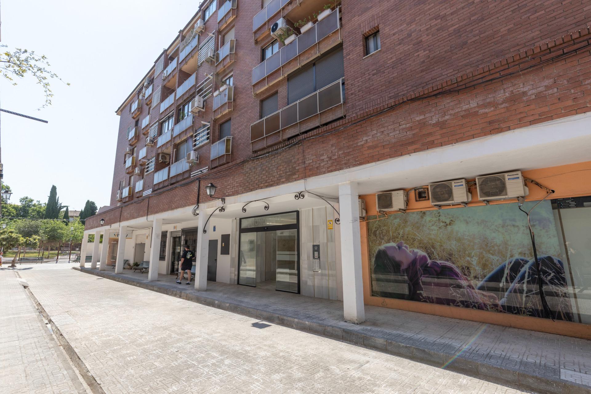 Amplia vivienda de 3 dormitorios junto al metro en la zona d - foto 35