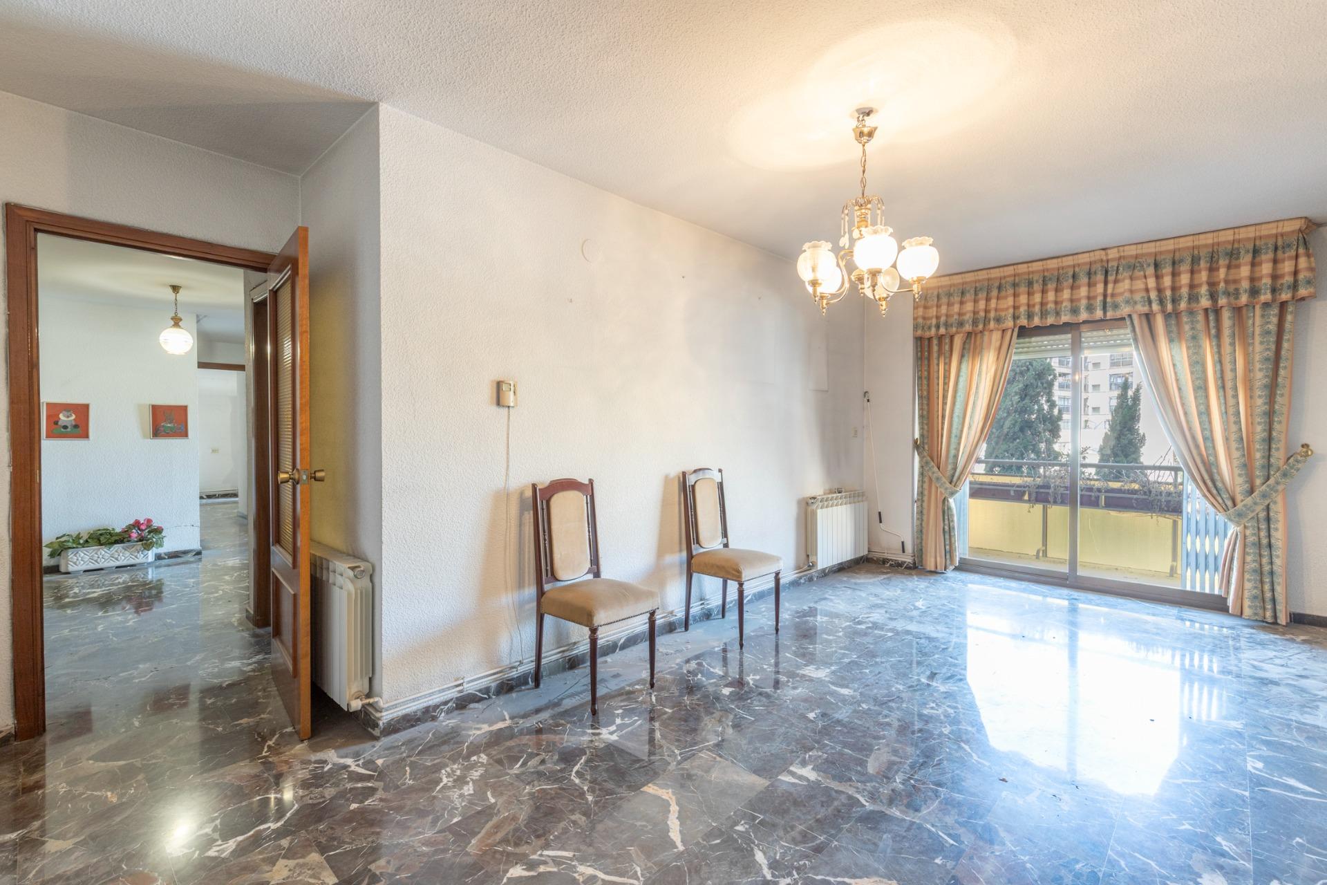 Amplia vivienda de 3 dormitorios junto al metro en la zona d - foto 6