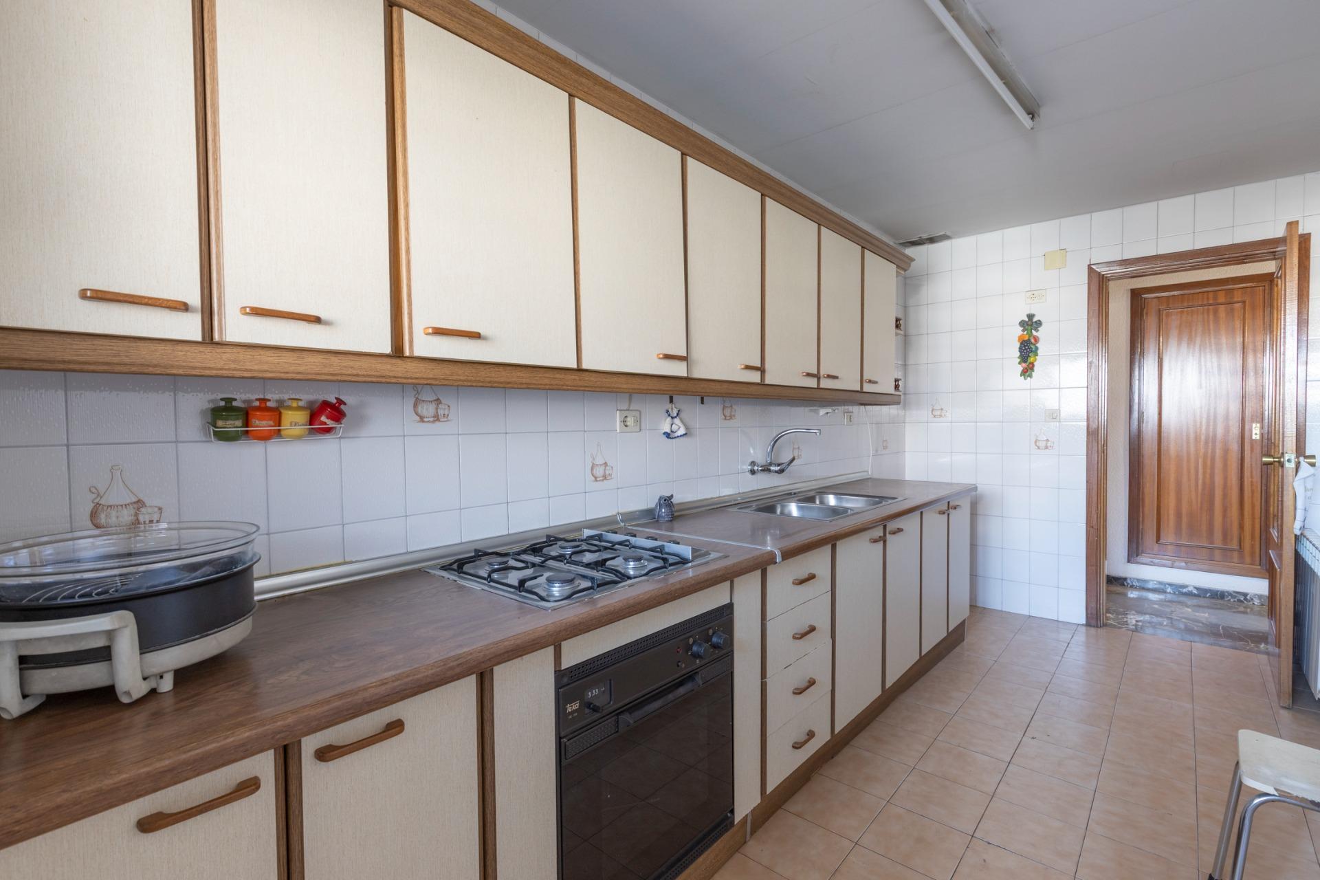 Amplia vivienda de 3 dormitorios junto al metro en la zona d - foto 9