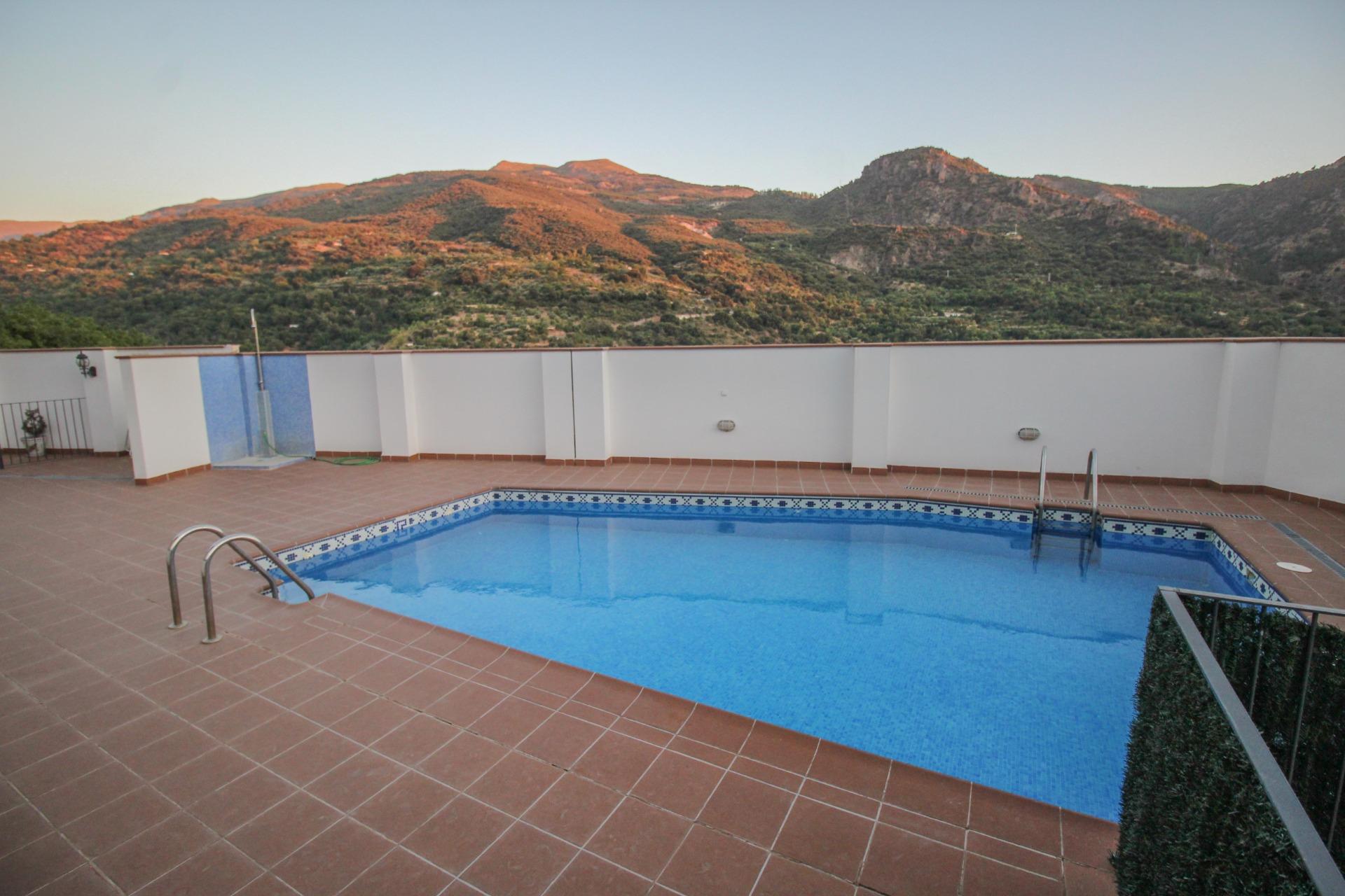 Acogedor piso de 2 dormitorios con piscina, terraza y vistas - foto 3