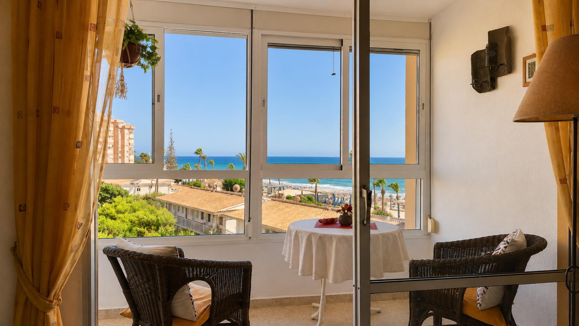 Apartamento en primera línea de playa con impresionantes vis