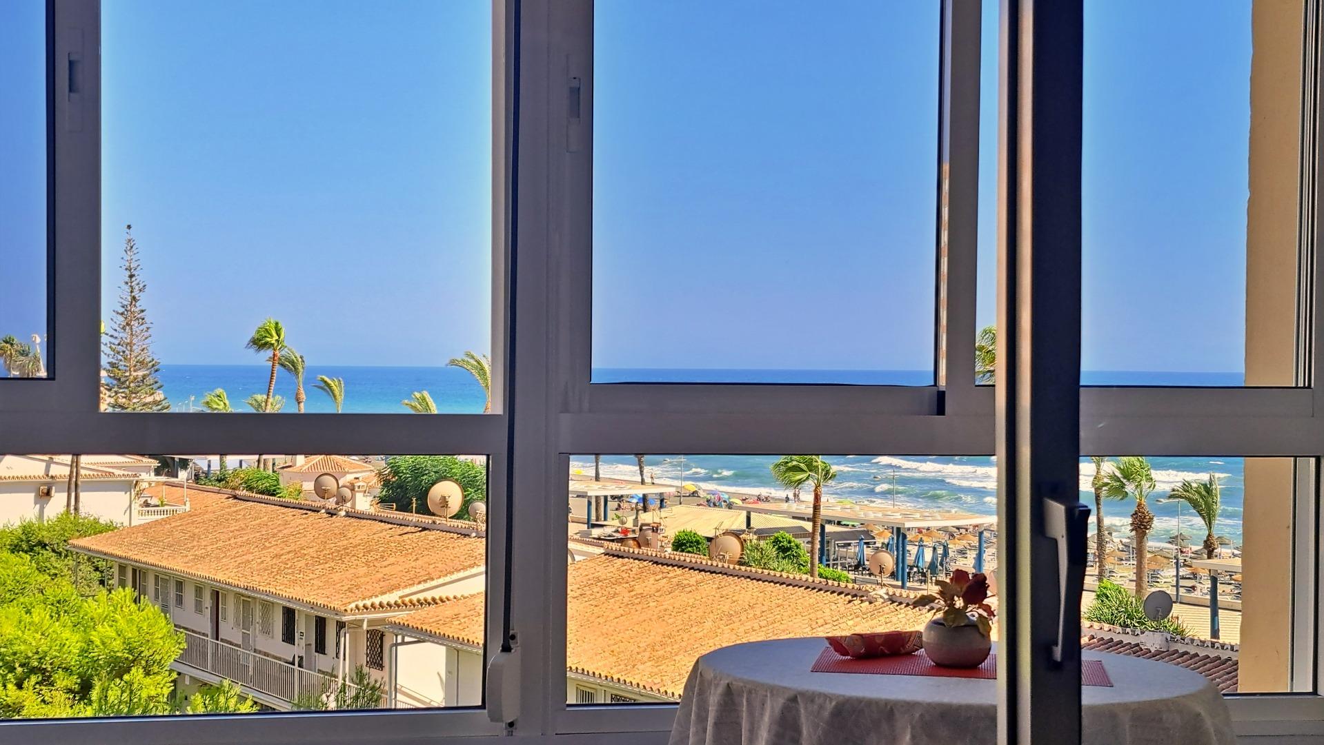 Apartamento en primera línea de playa con impresionantes vis - foto 14