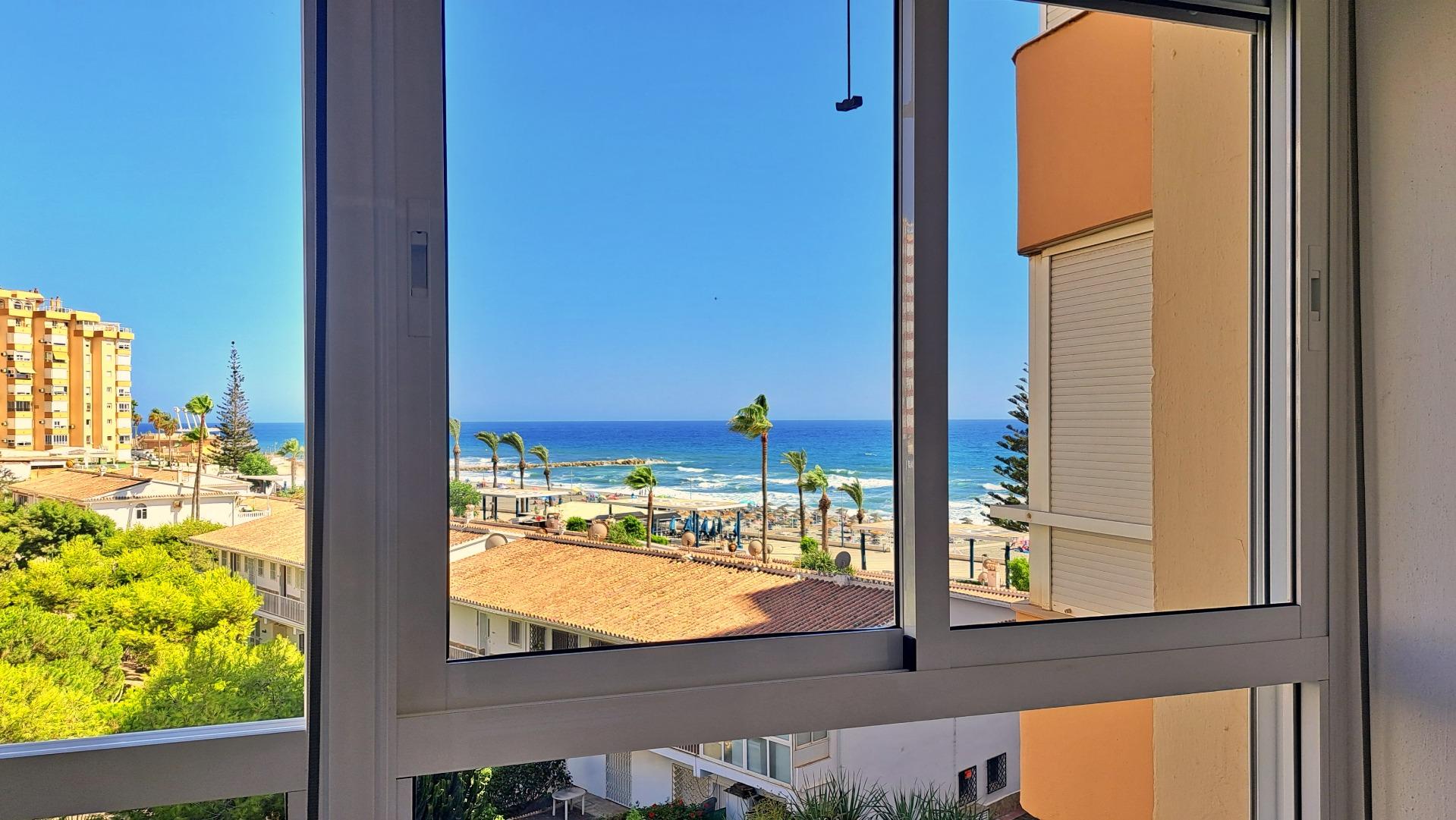 Apartamento en primera línea de playa con impresionantes vis - foto 15