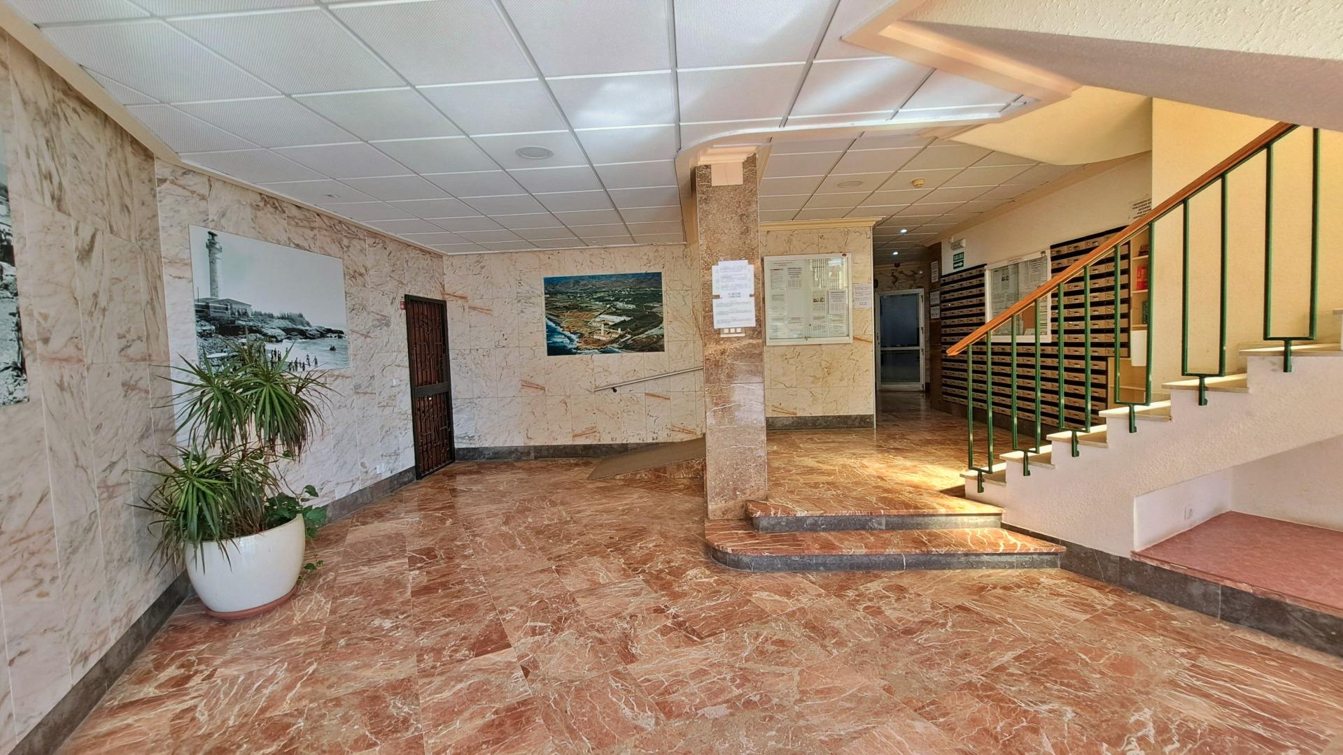 Apartamento en primera línea de playa con impresionantes vis - foto 18
