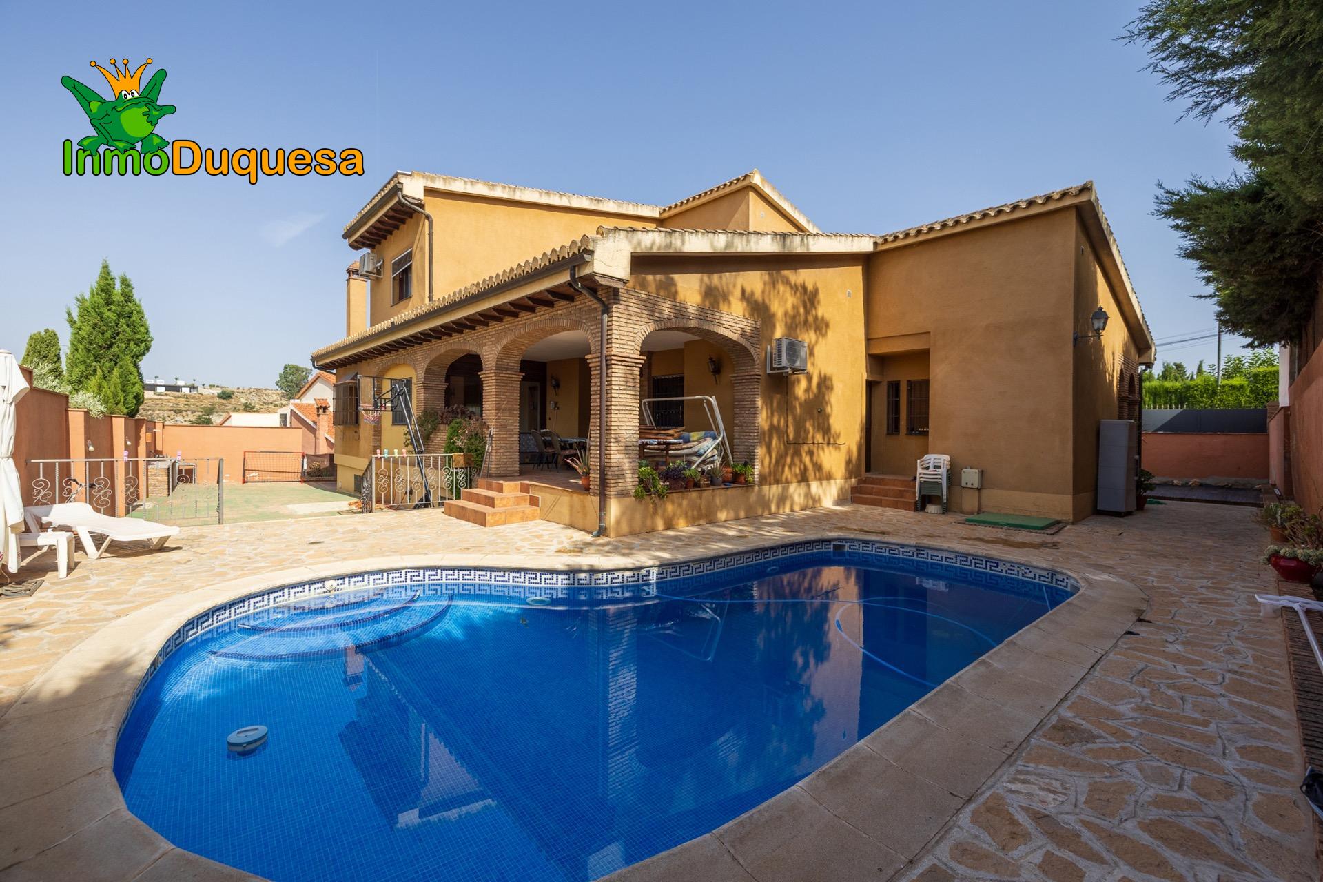 Chalet en 1 Planta en OTURA. Con torreón y sótano. (EFICIENC