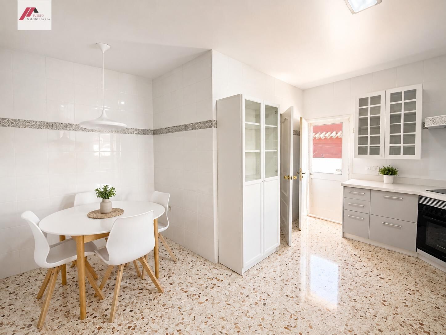 CASA DE UNA SOLA PLANTA CON PARCELA Y SÓTANO EN LA CARIDAD - foto 10