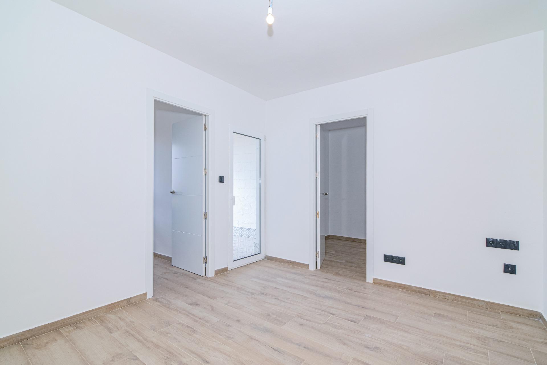 VENTA 5 DORMITORIOS. BAÑO. ASEO. REFORMADO - foto 3