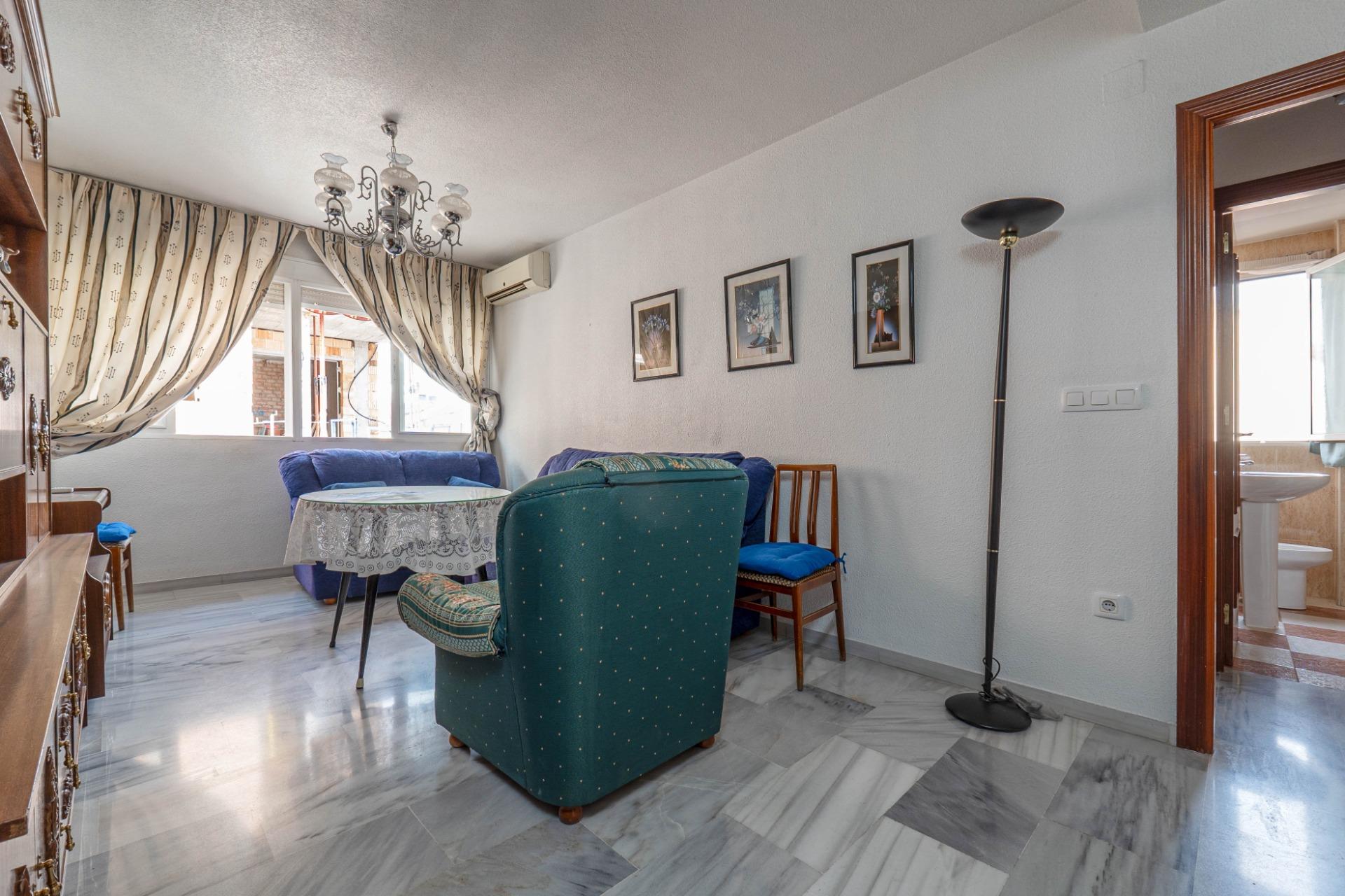 Piso amueblado de 1 dormitorio en el centro de Armilla - foto 2