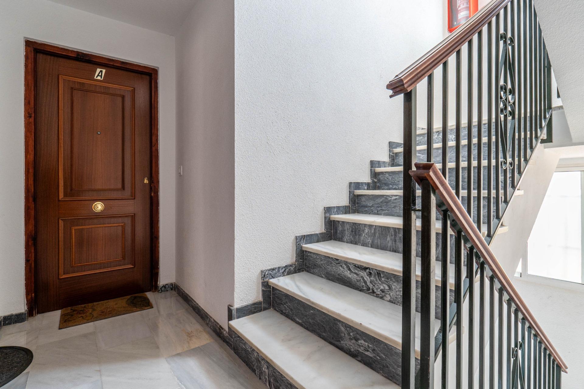 Piso amueblado de 1 dormitorio en el centro de Armilla - foto 12