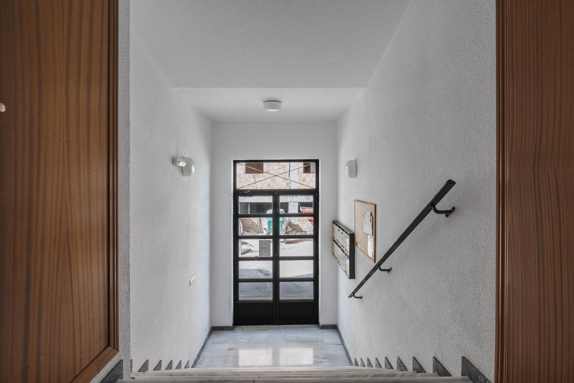 Piso amueblado de 1 dormitorio en el centro de Armilla - foto 18